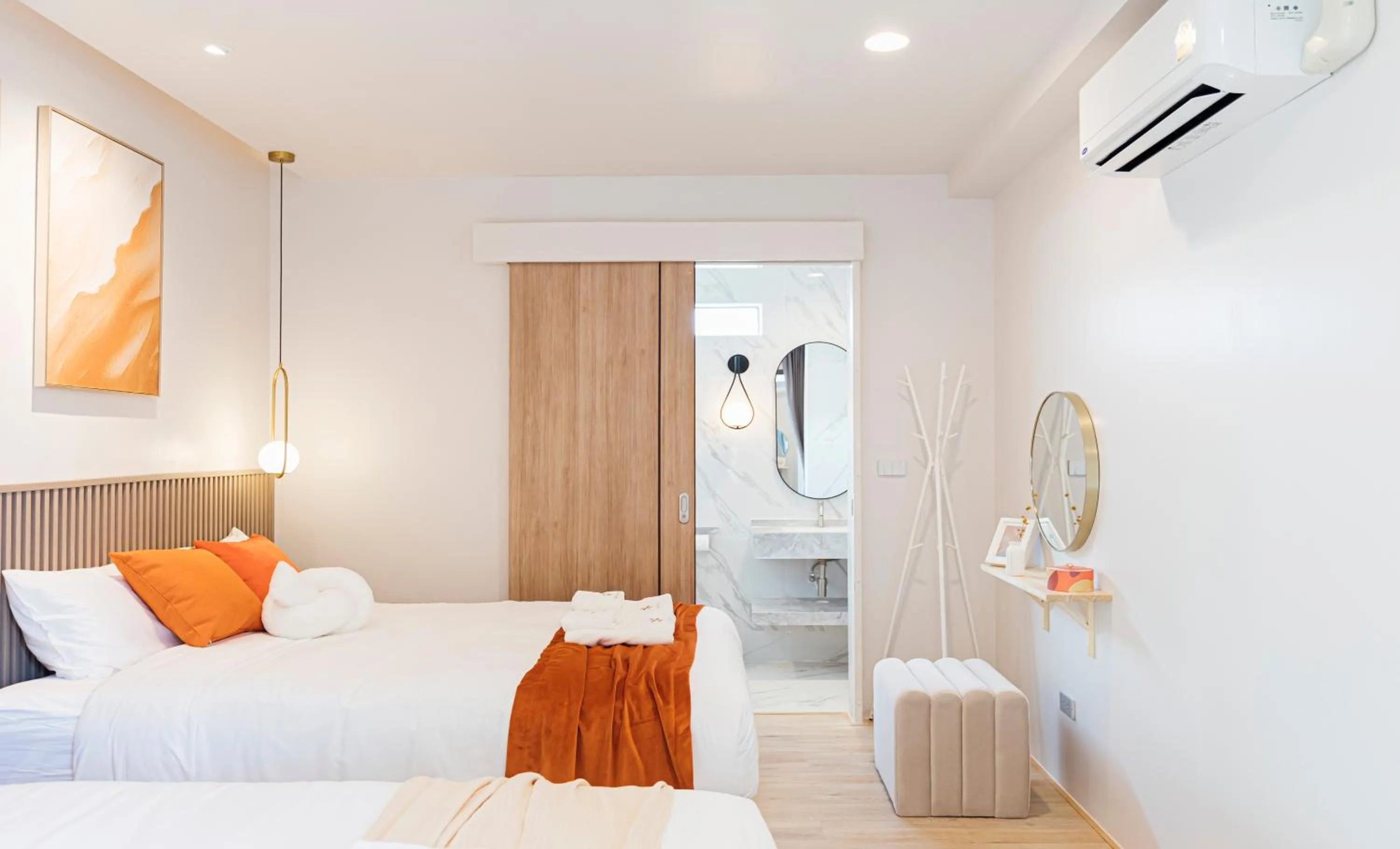 Bed in Sea Season Pool Villa Pattaya