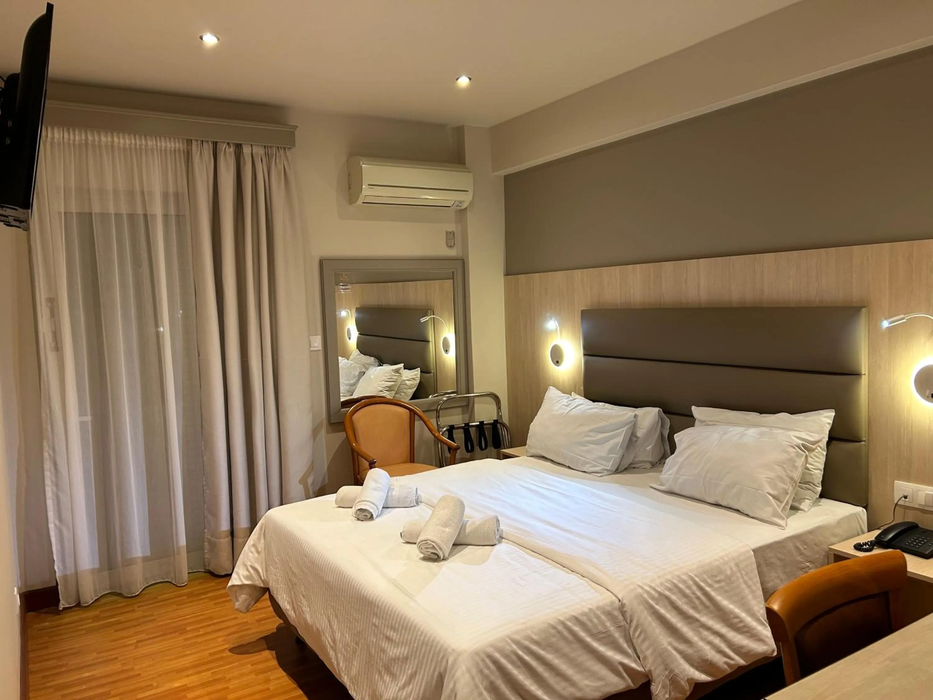 Bedroom, Bed in Anemoni Piraeus Hotel