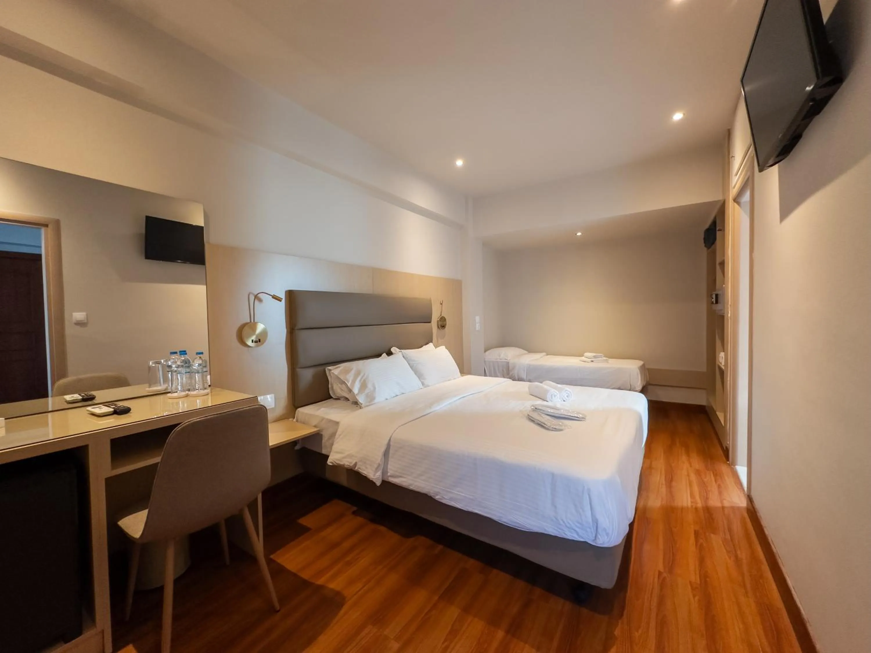 Bedroom, Bed in Anemoni Piraeus Hotel