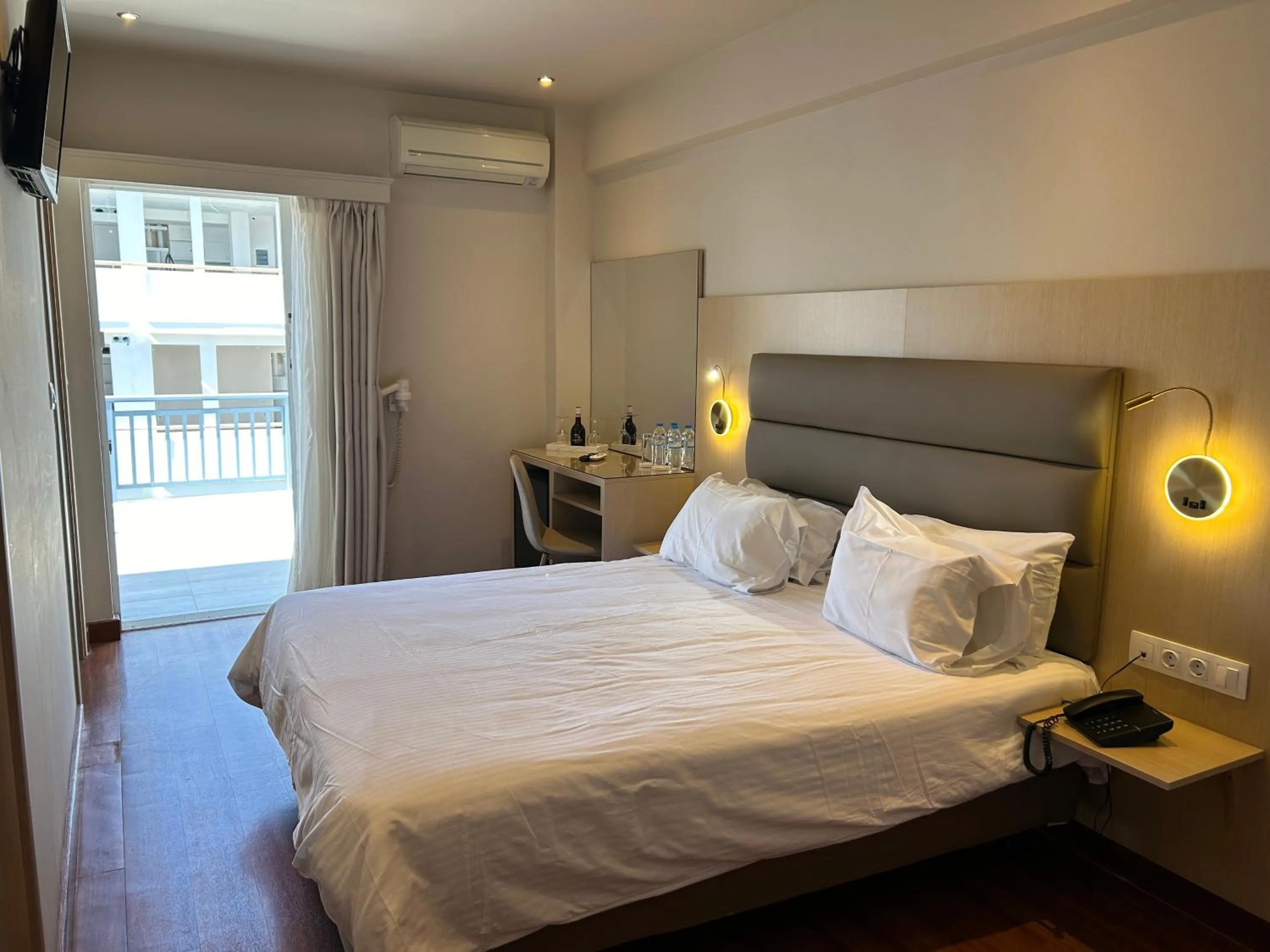 Bedroom, Bed in Anemoni Piraeus Hotel