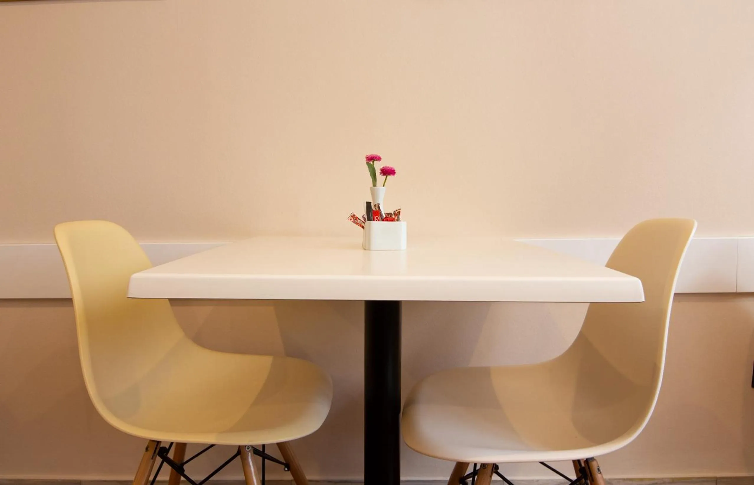 Dining area in Anemoni Piraeus Hotel