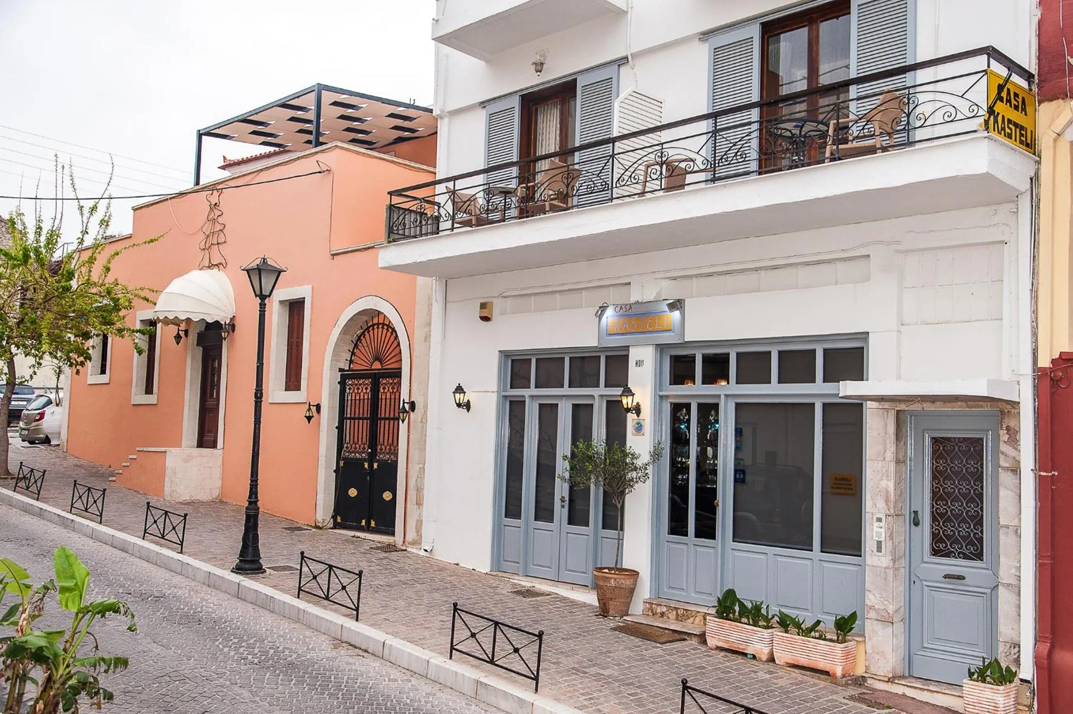 Facade/entrance in Casa Kasteli