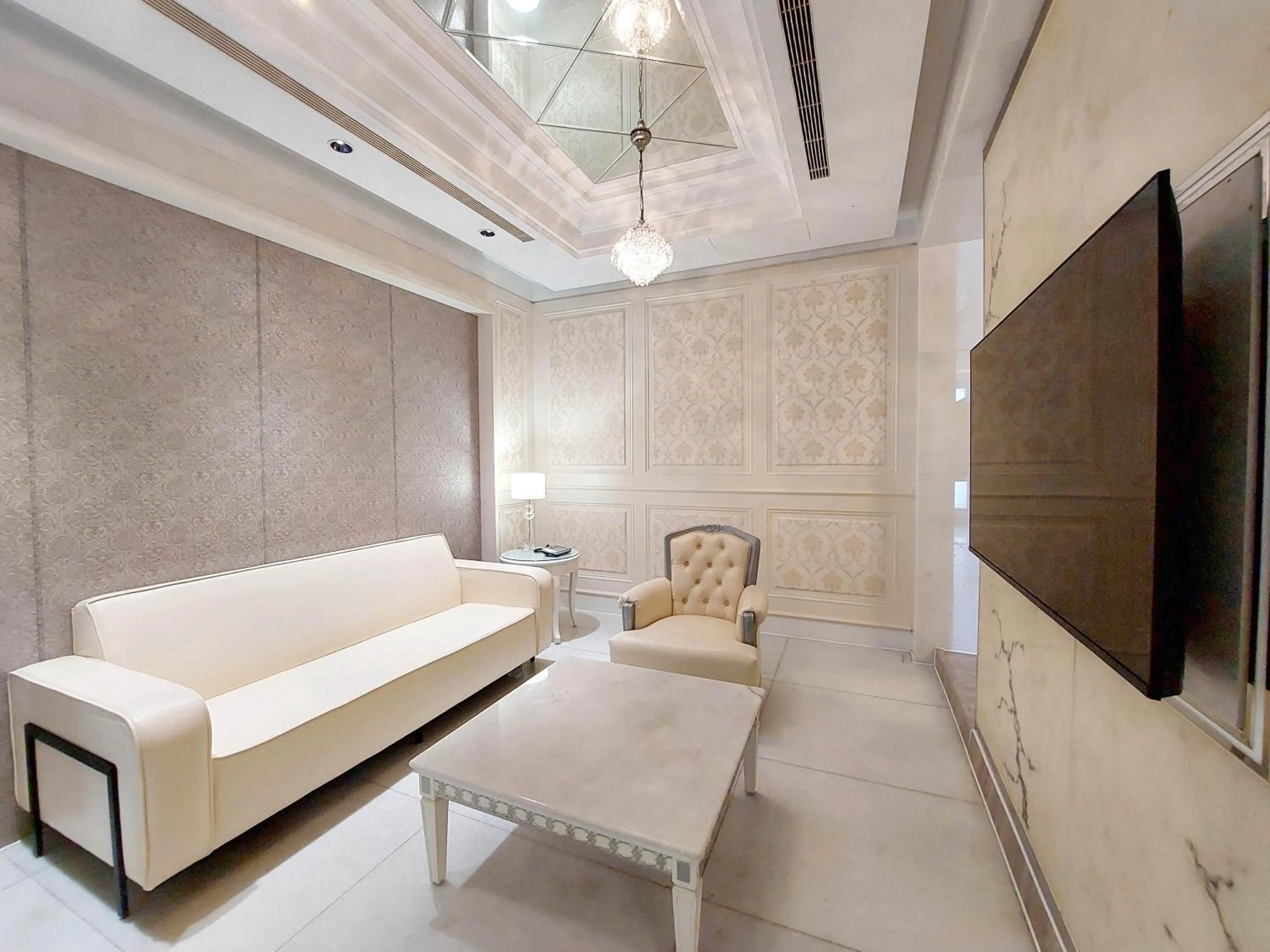 Bed in Elysees Motel