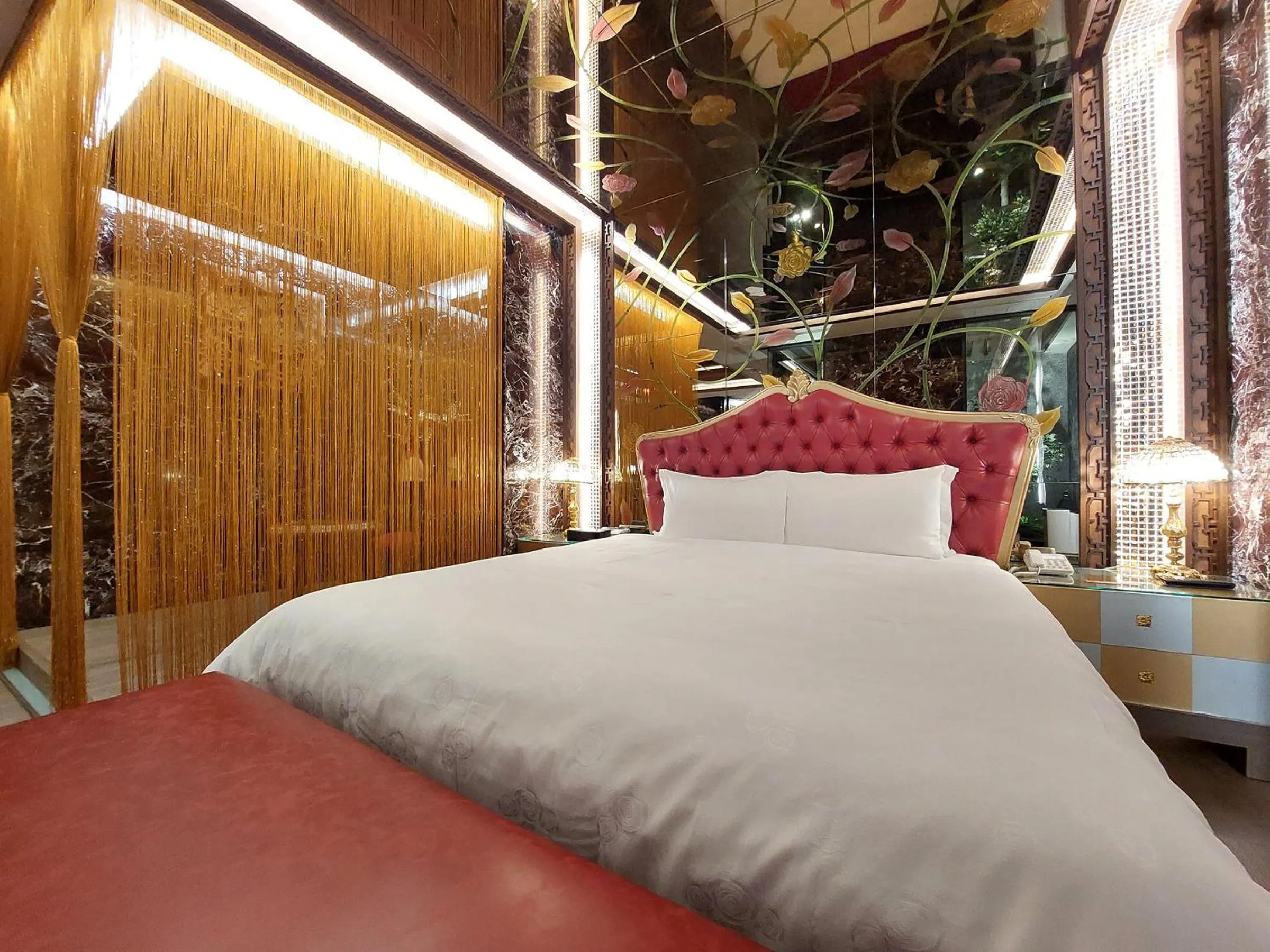 Bed in Elysees Motel