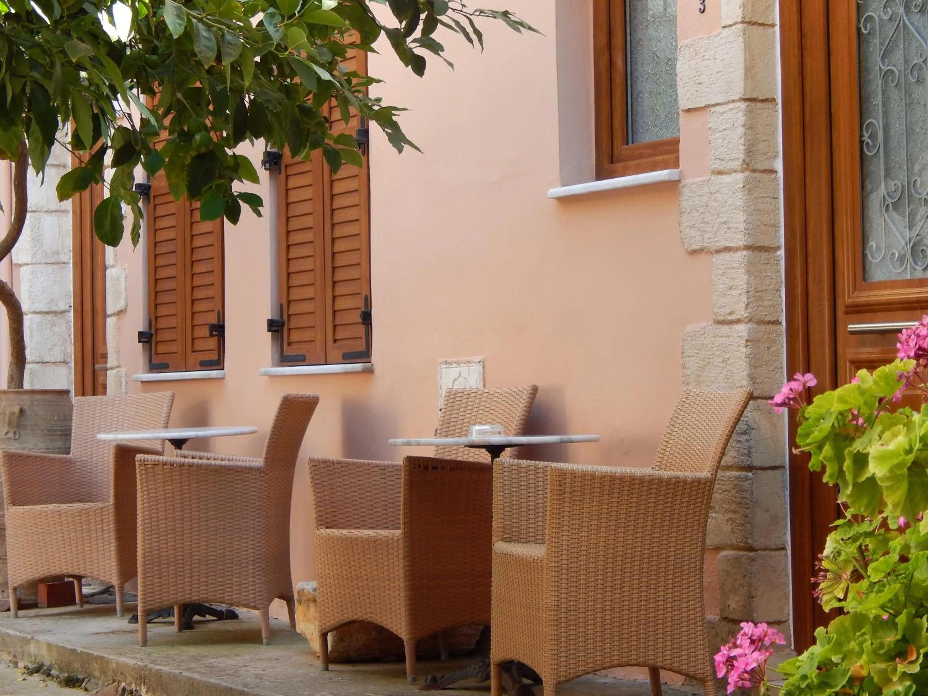 Property building in KasteliSuites