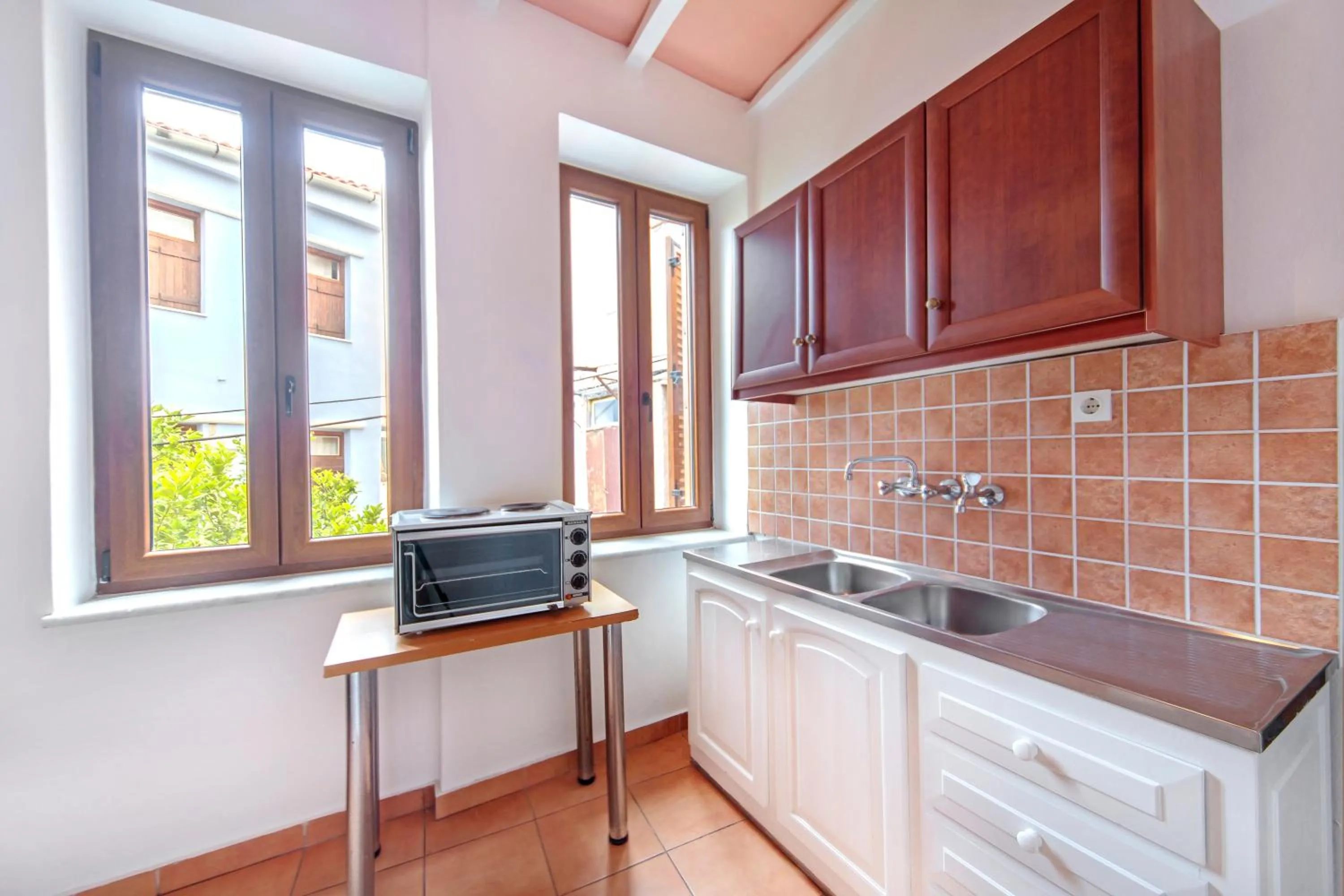 Kitchen or kitchenette in KasteliSuites