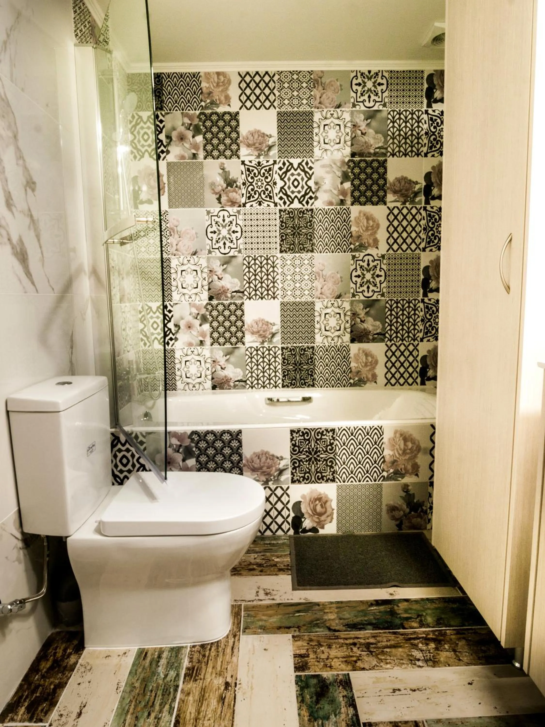 Bathroom in KasteliSuites