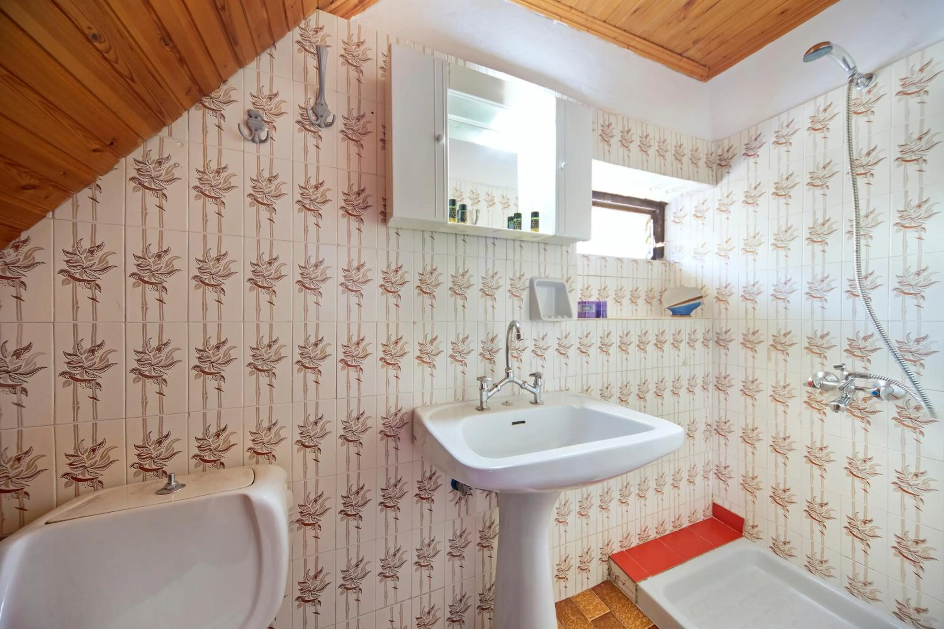 Bathroom in KasteliSuites