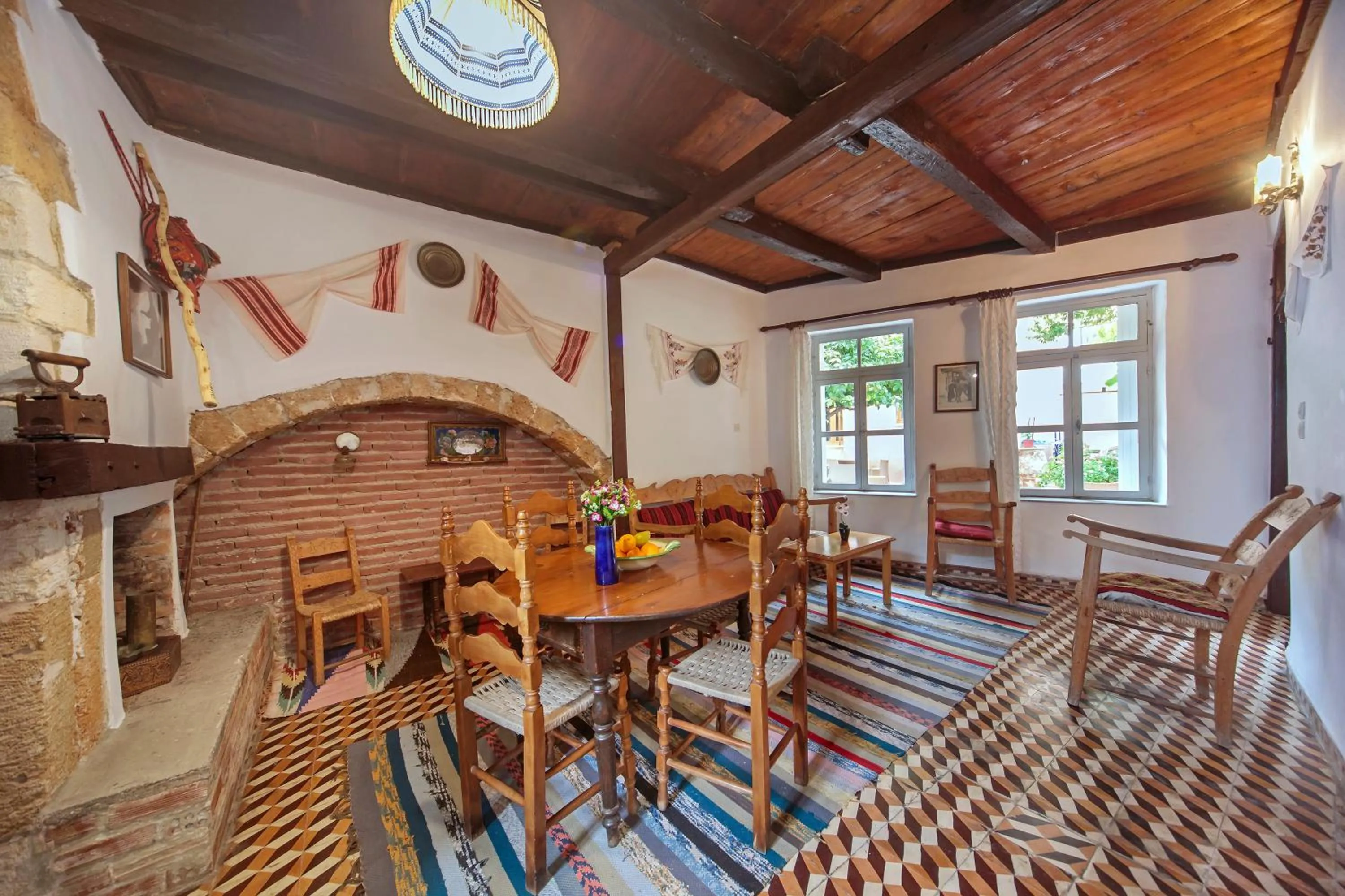 Dining area in KasteliSuites