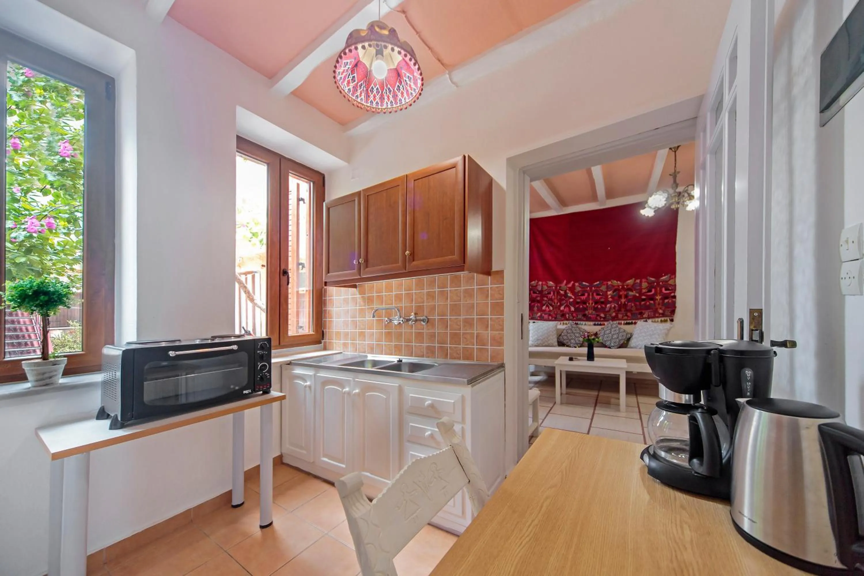 Kitchen or kitchenette in KasteliSuites