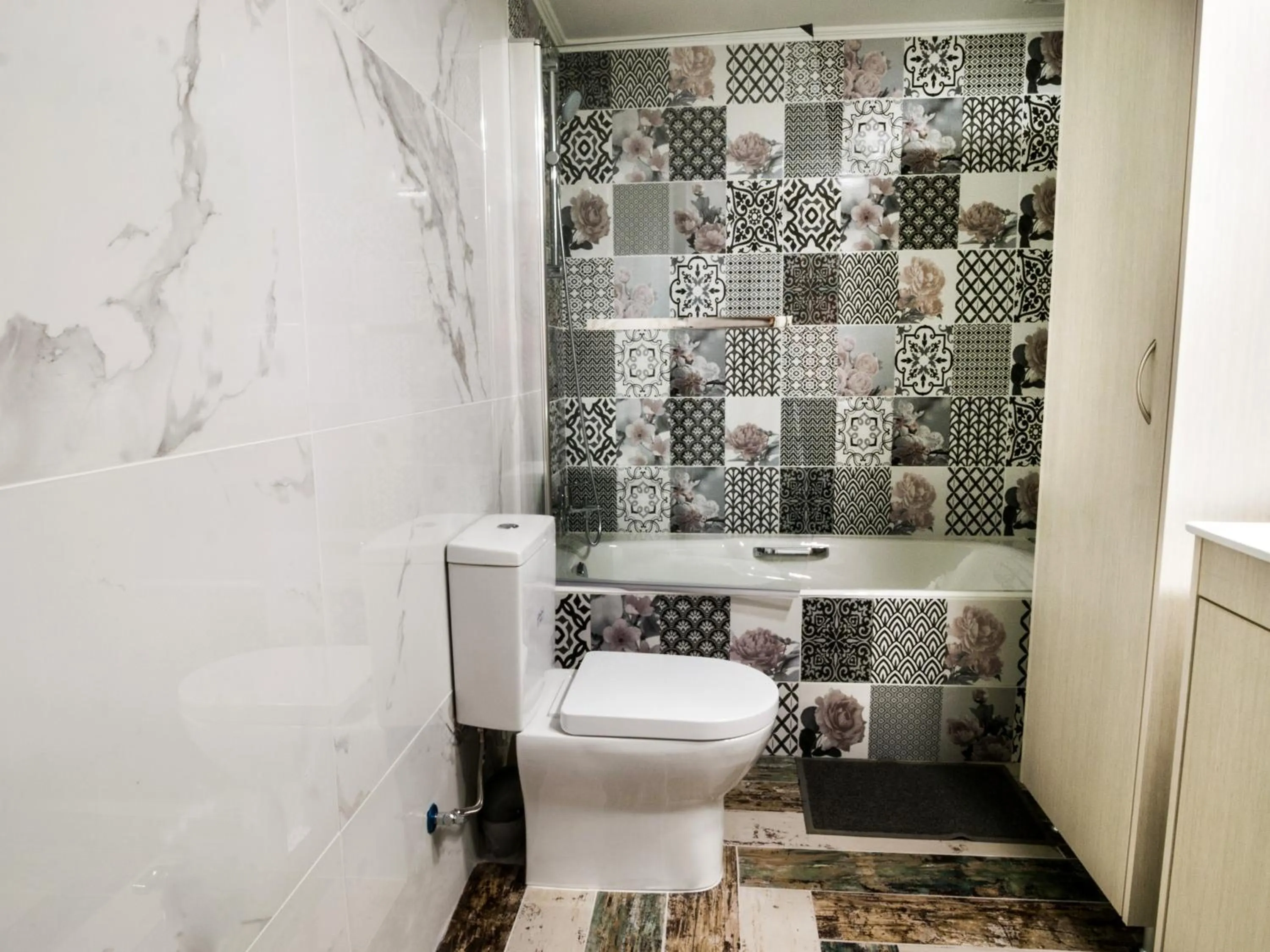 Bathroom in KasteliSuites