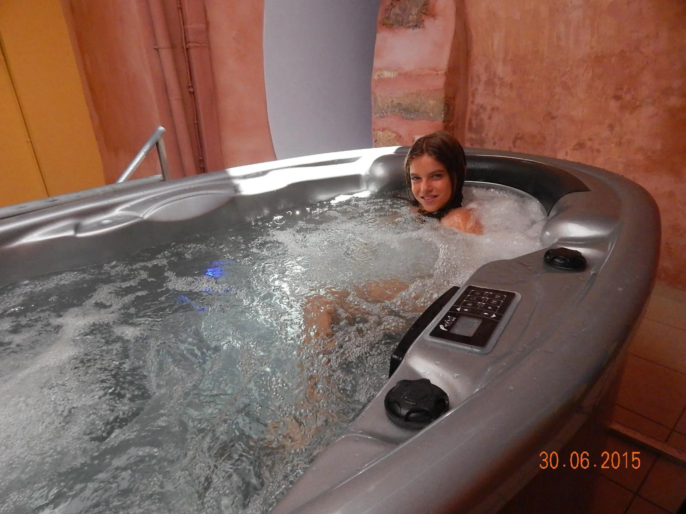 People in KasteliSuites