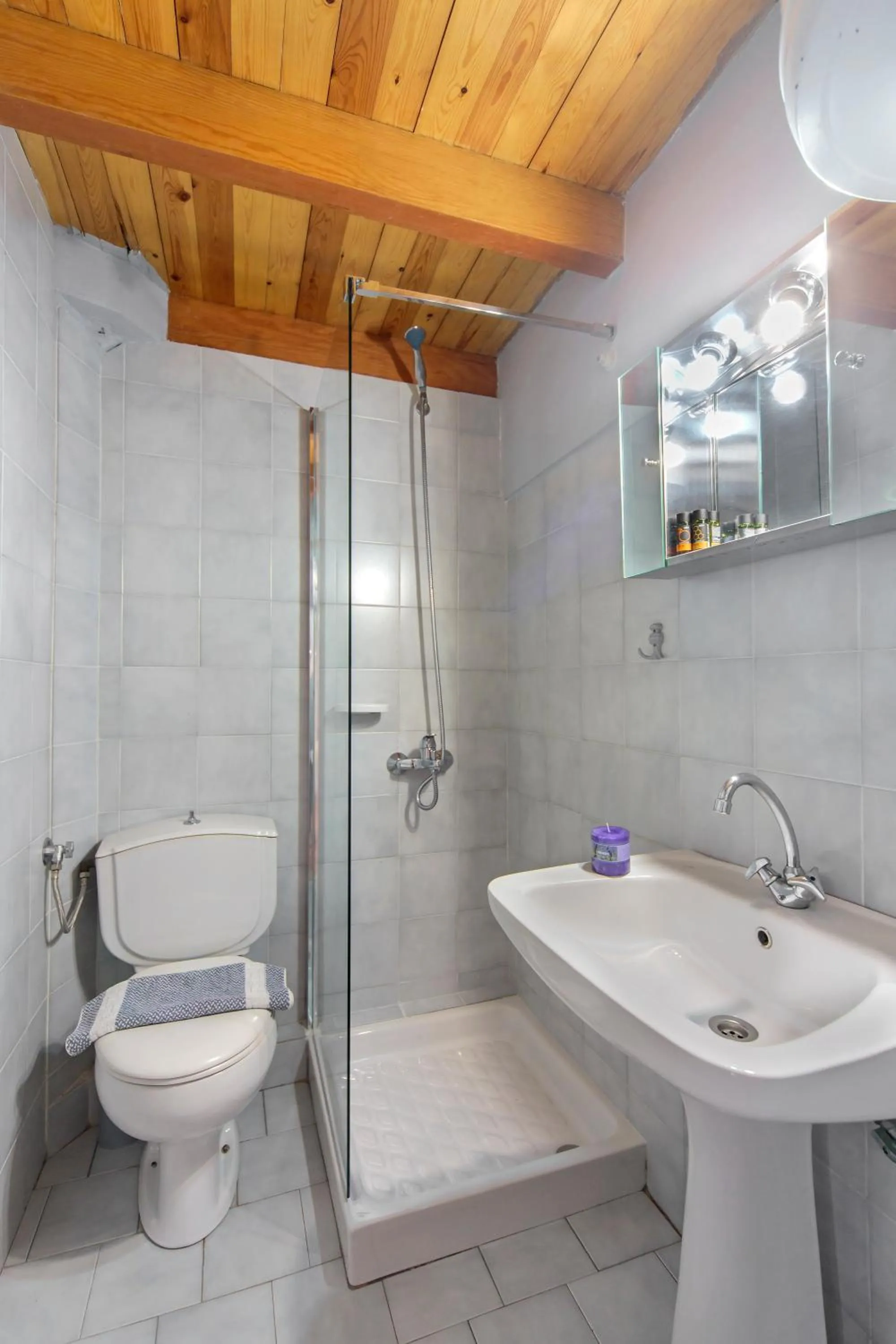 Bathroom in KasteliSuites