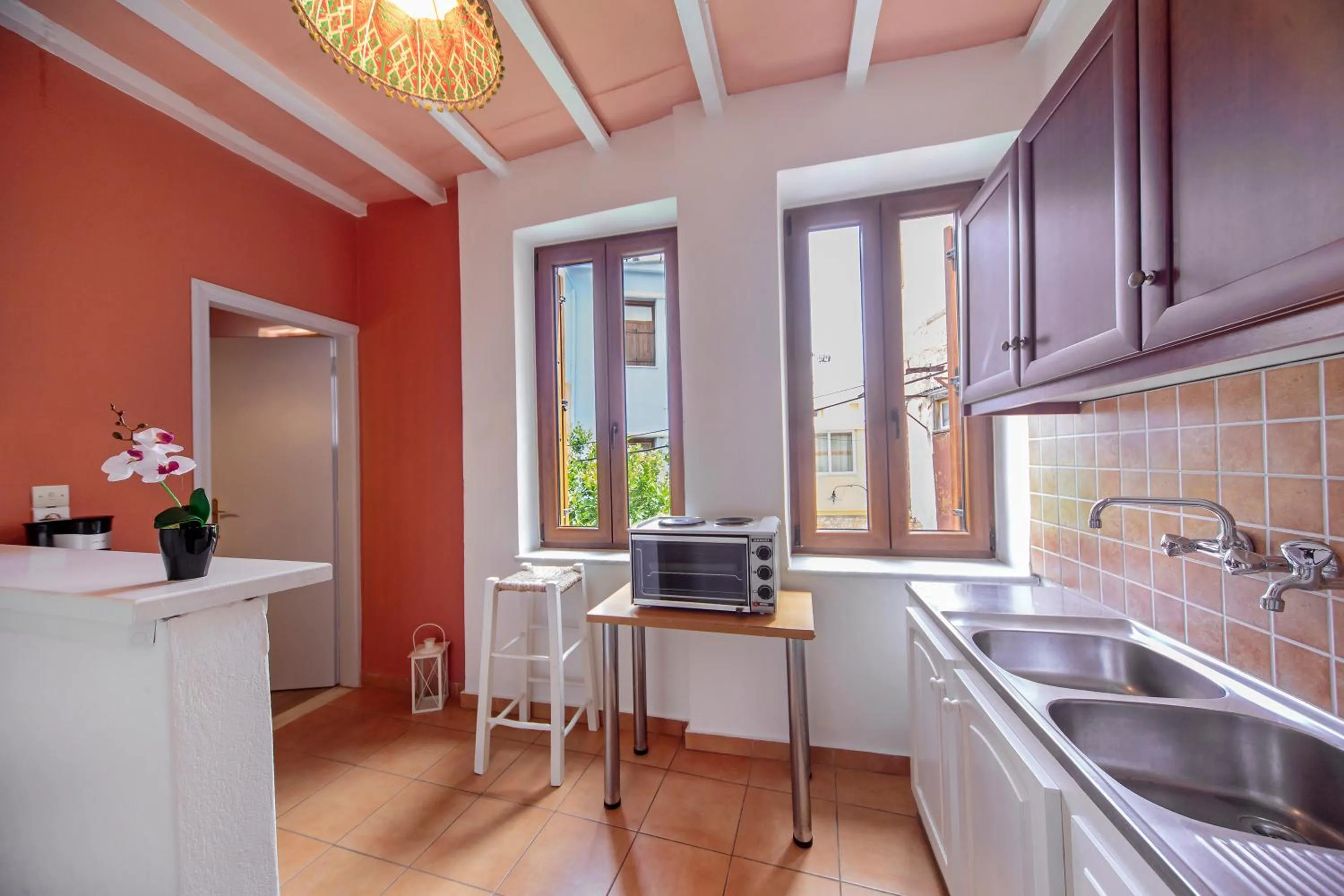 Kitchen or kitchenette in KasteliSuites