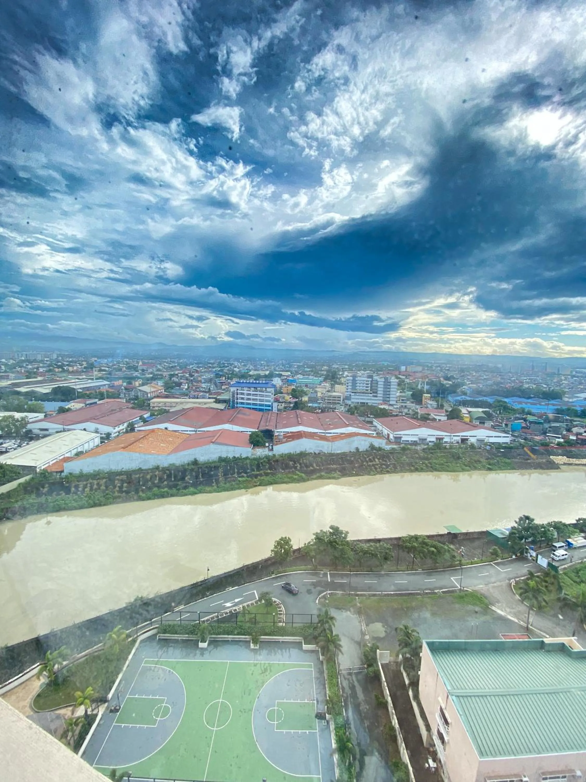 Lake view in Fully furnished condo in Quezon City