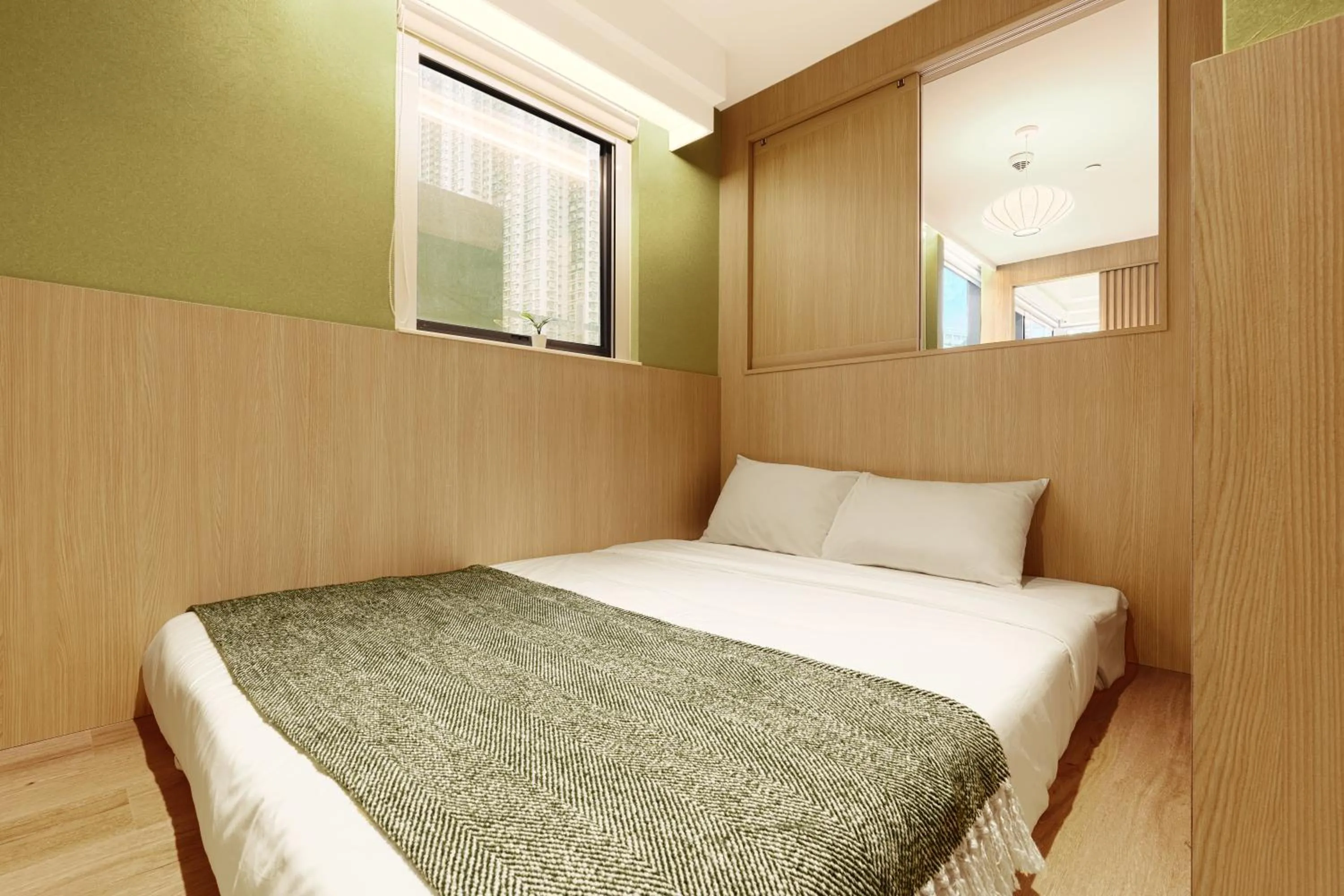 Photo of the whole room, Bed in Urbanwood Ap Lei Chau