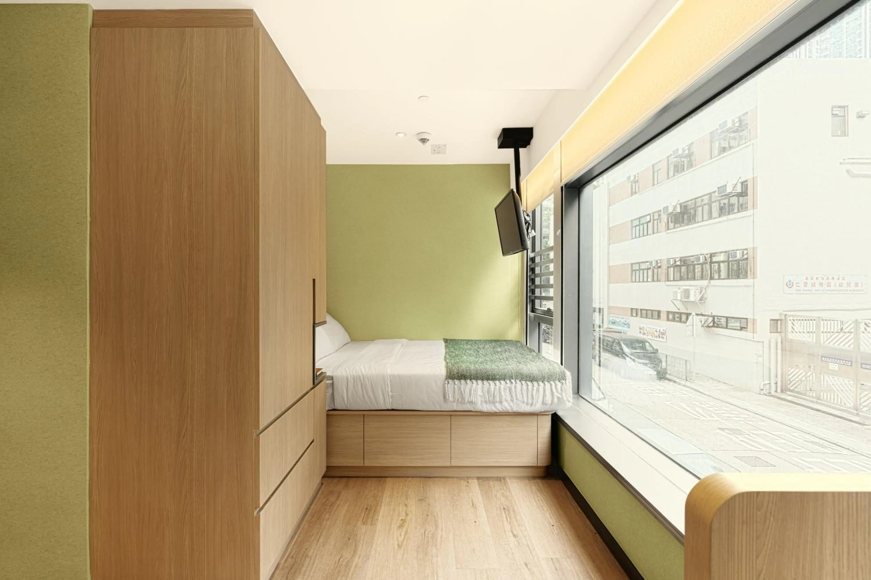 Photo of the whole room, Bed in Urbanwood Ap Lei Chau