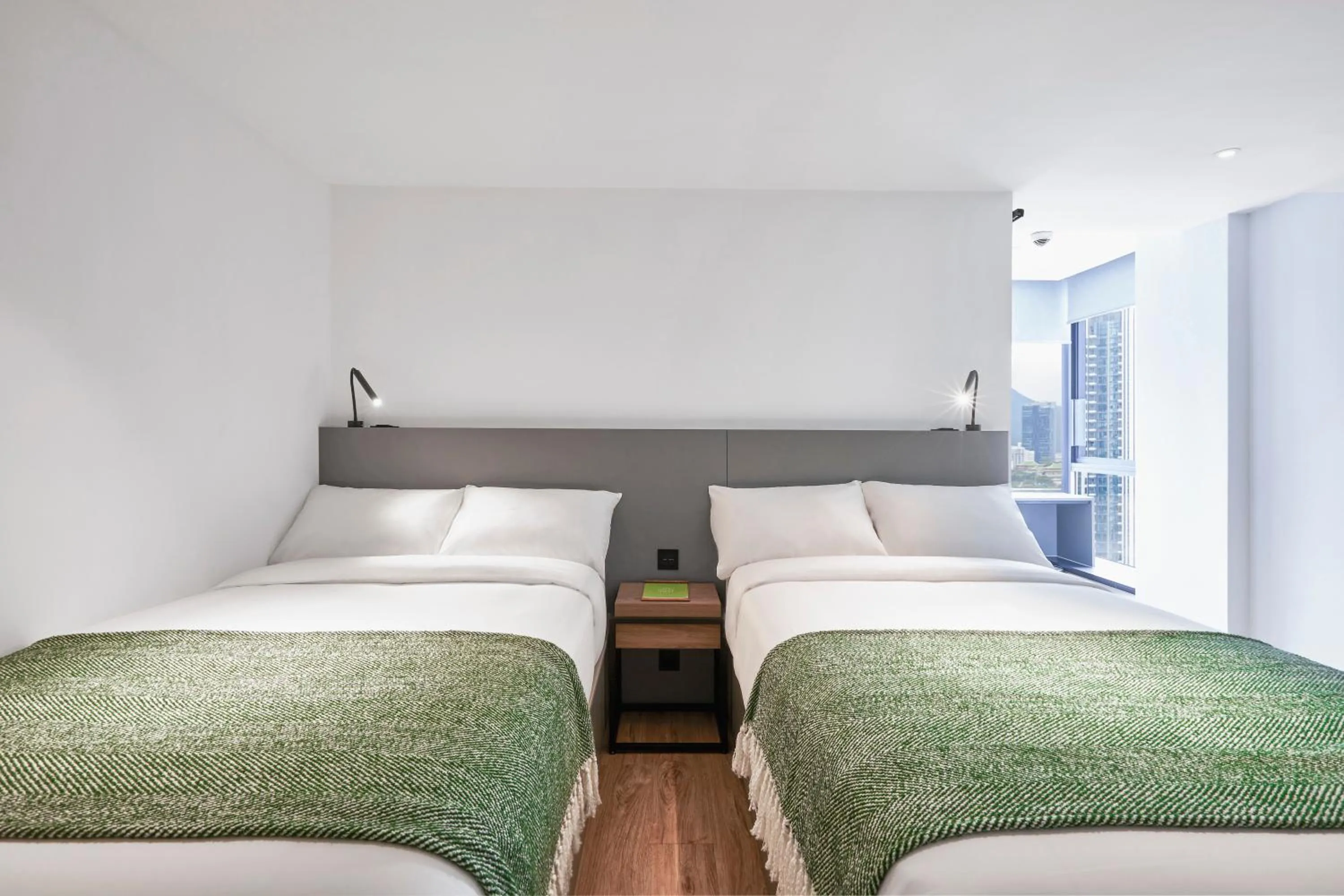 Photo of the whole room, Bed in Urbanwood Ap Lei Chau