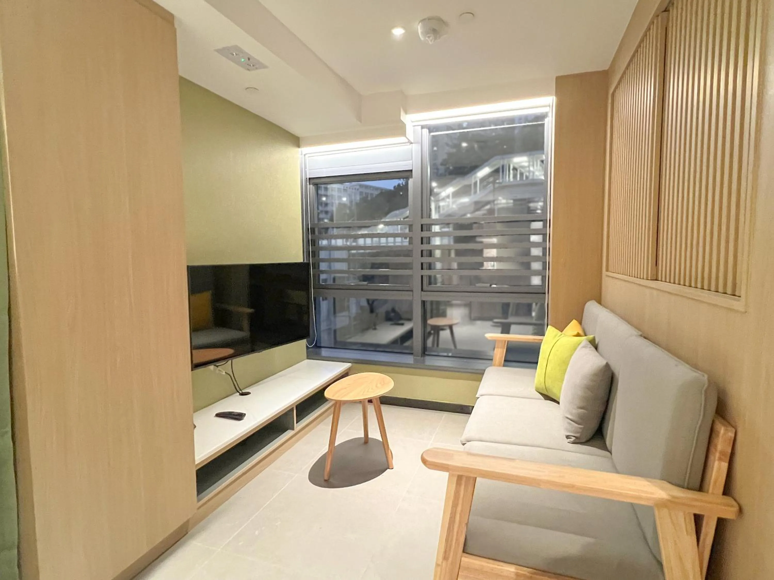 Three-Bedroom Suite in Urbanwood Ap Lei Chau