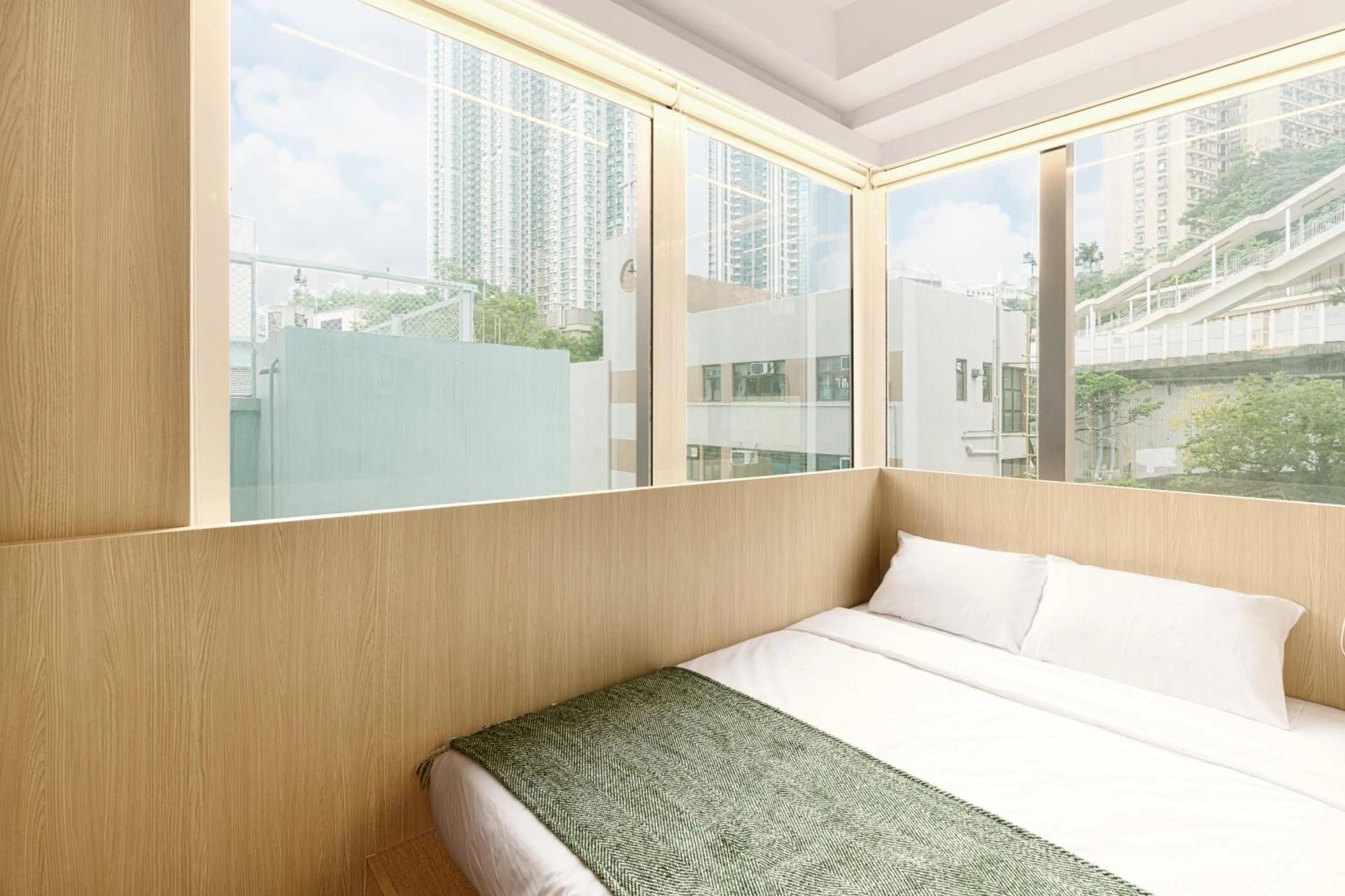 Photo of the whole room, Bed in Urbanwood Ap Lei Chau