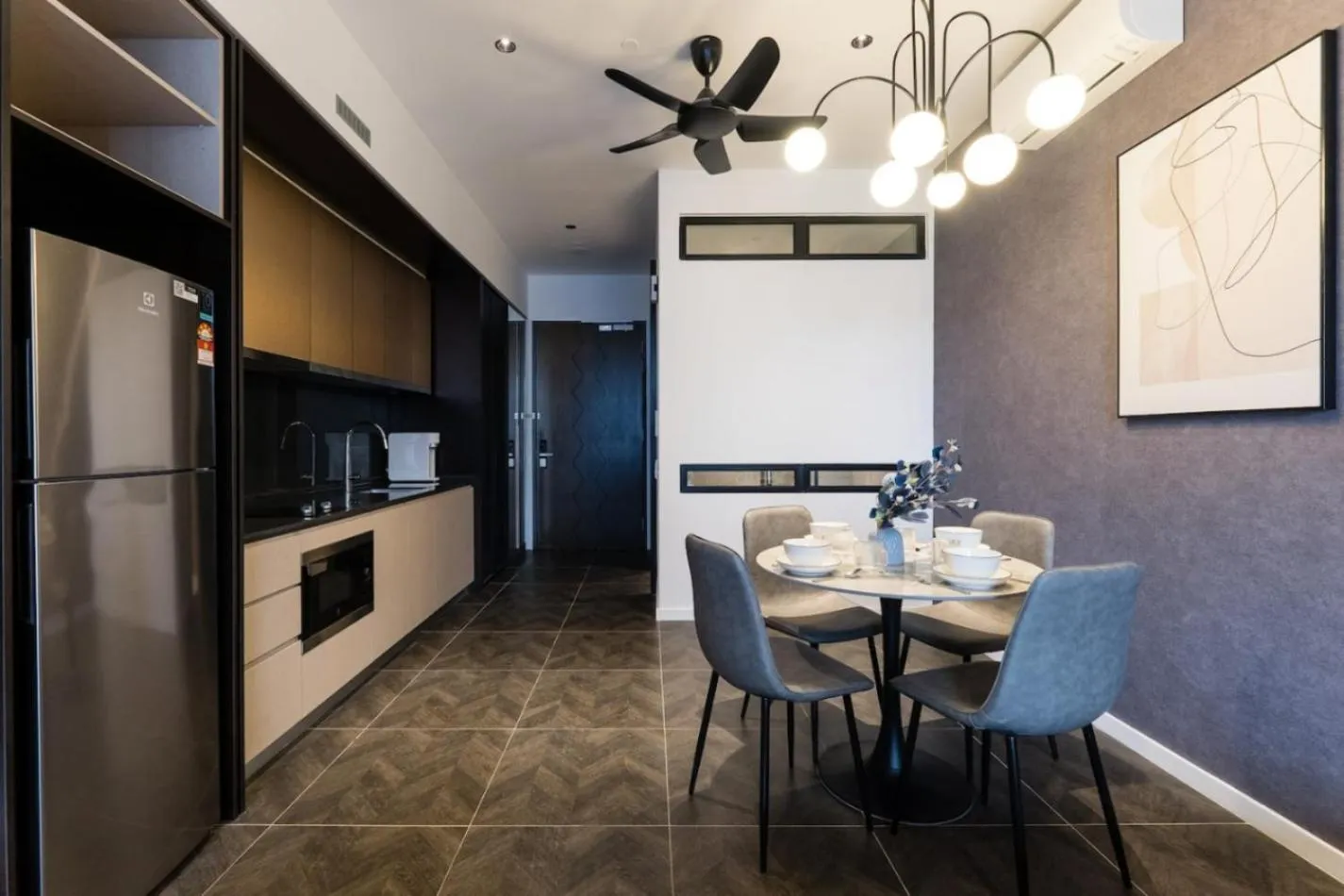 Kitchen or kitchenette in Scarletz Suites KLCC Twin Tower by Purple Orchid