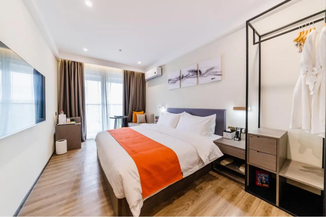 Bed in Shenzhen Kingkey Kingyu Hotel