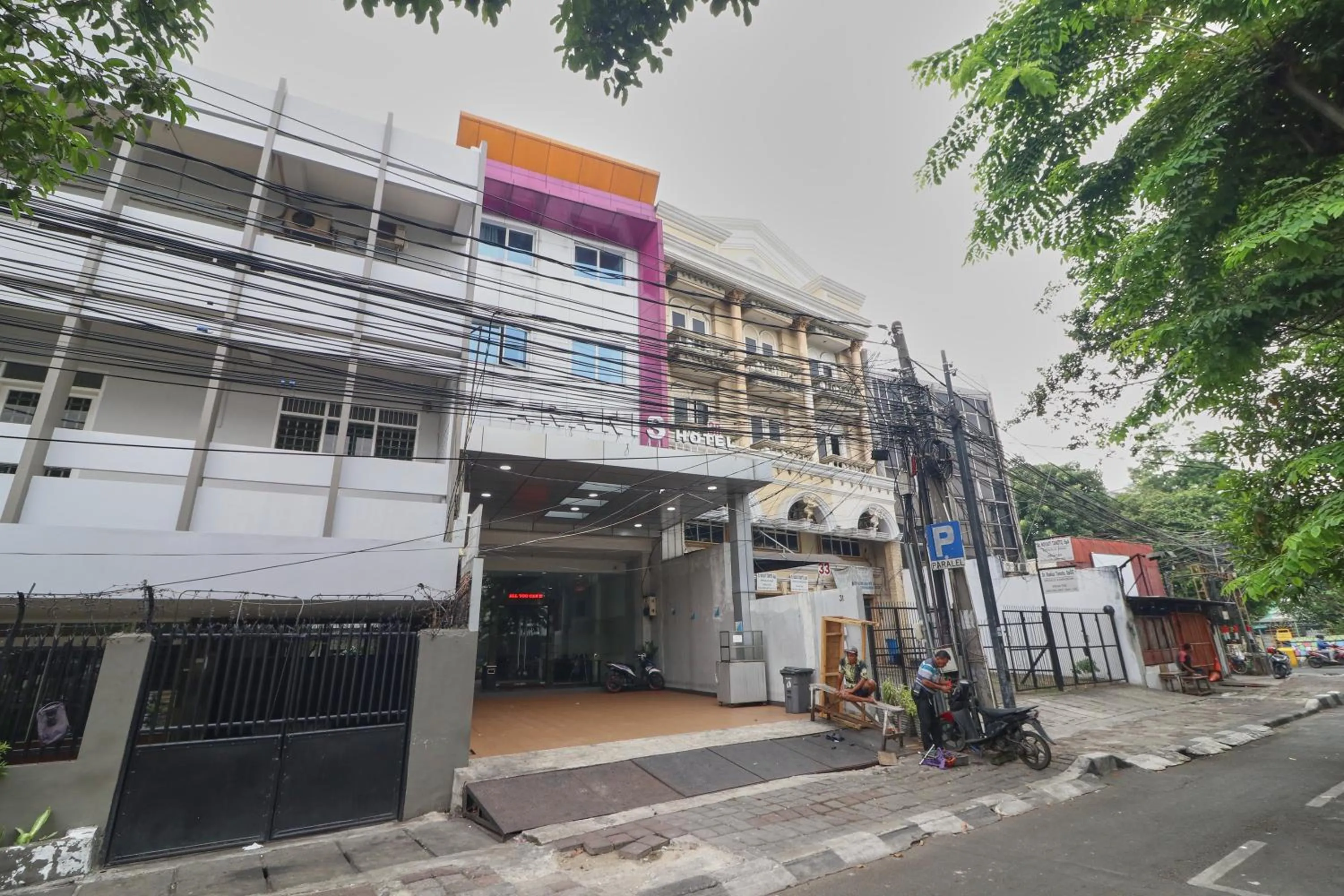 Property building in Aranis Hotel