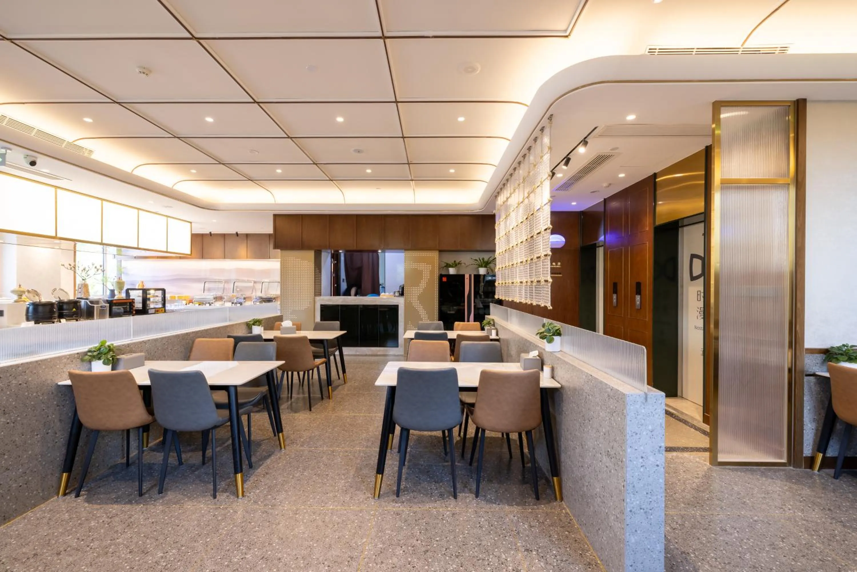 Restaurant/places to eat in Nost algia S Hotel Beijing Liangxiang University Town