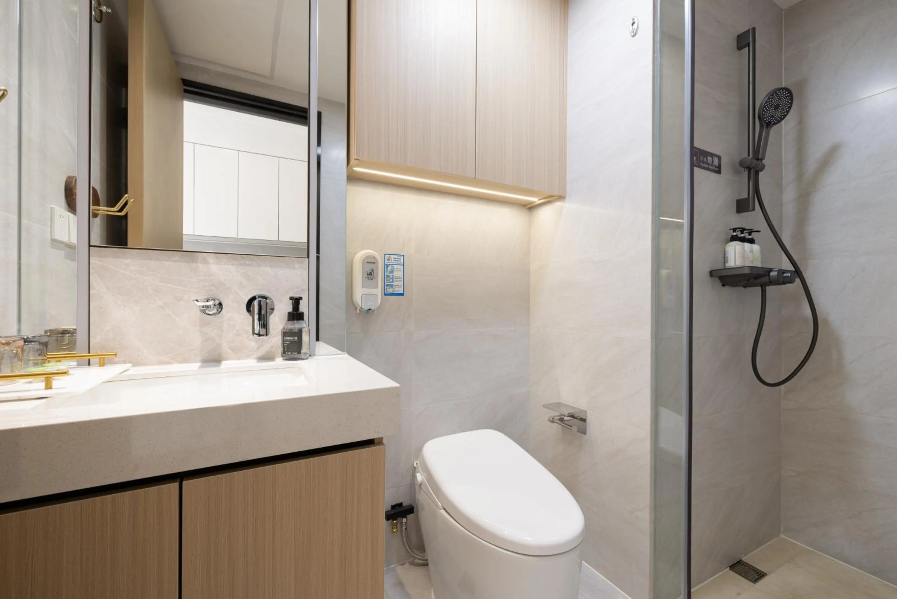 Shower in Nost algia S Hotel Beijing Liangxiang University Town