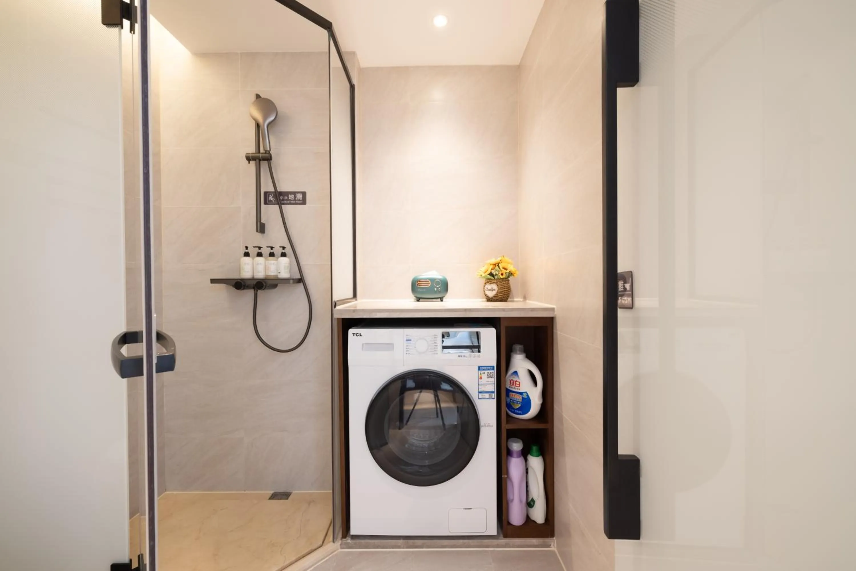 Shower in Nost algia S Hotel Beijing Liangxiang University Town