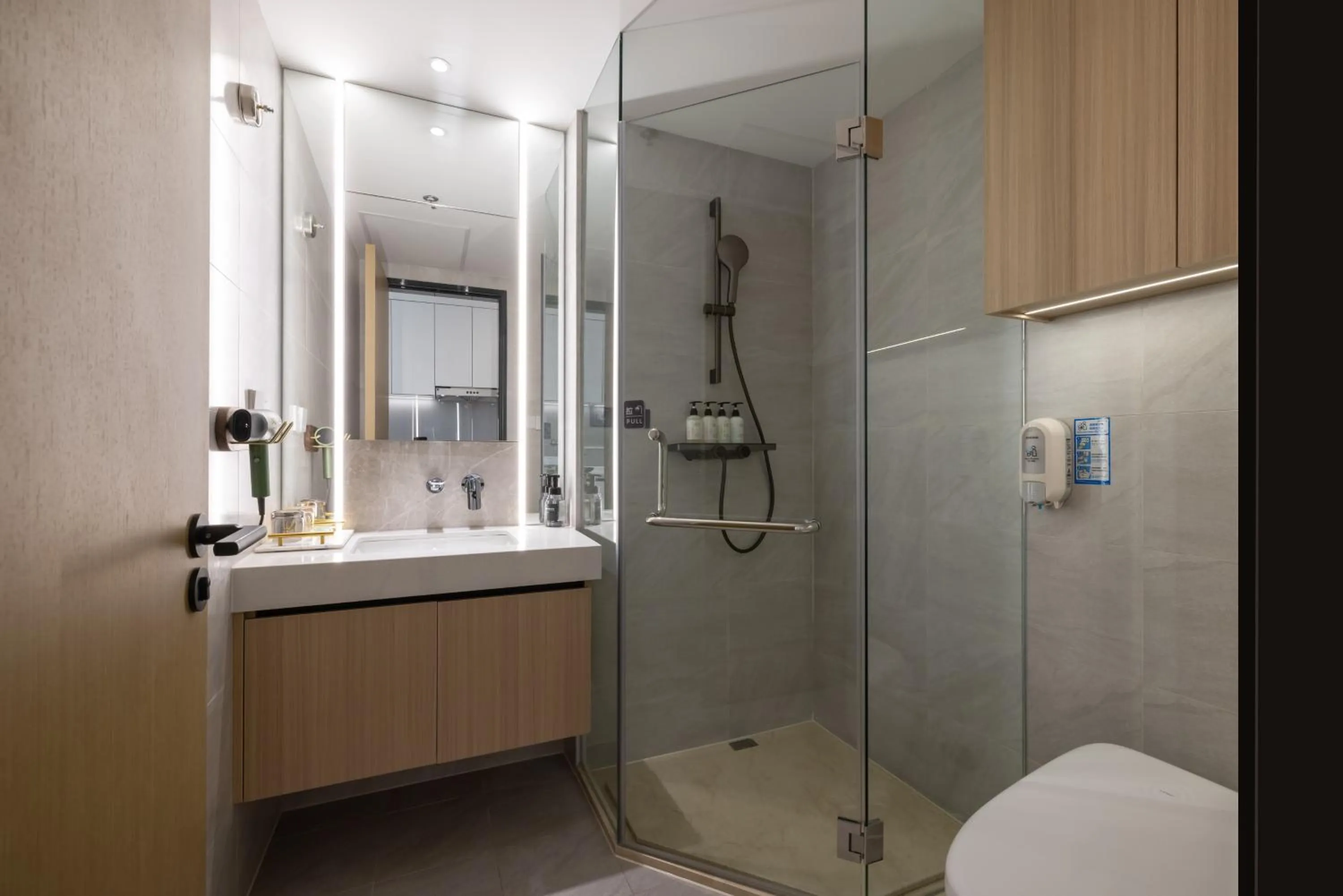 Shower in Nost algia S Hotel Beijing Liangxiang University Town