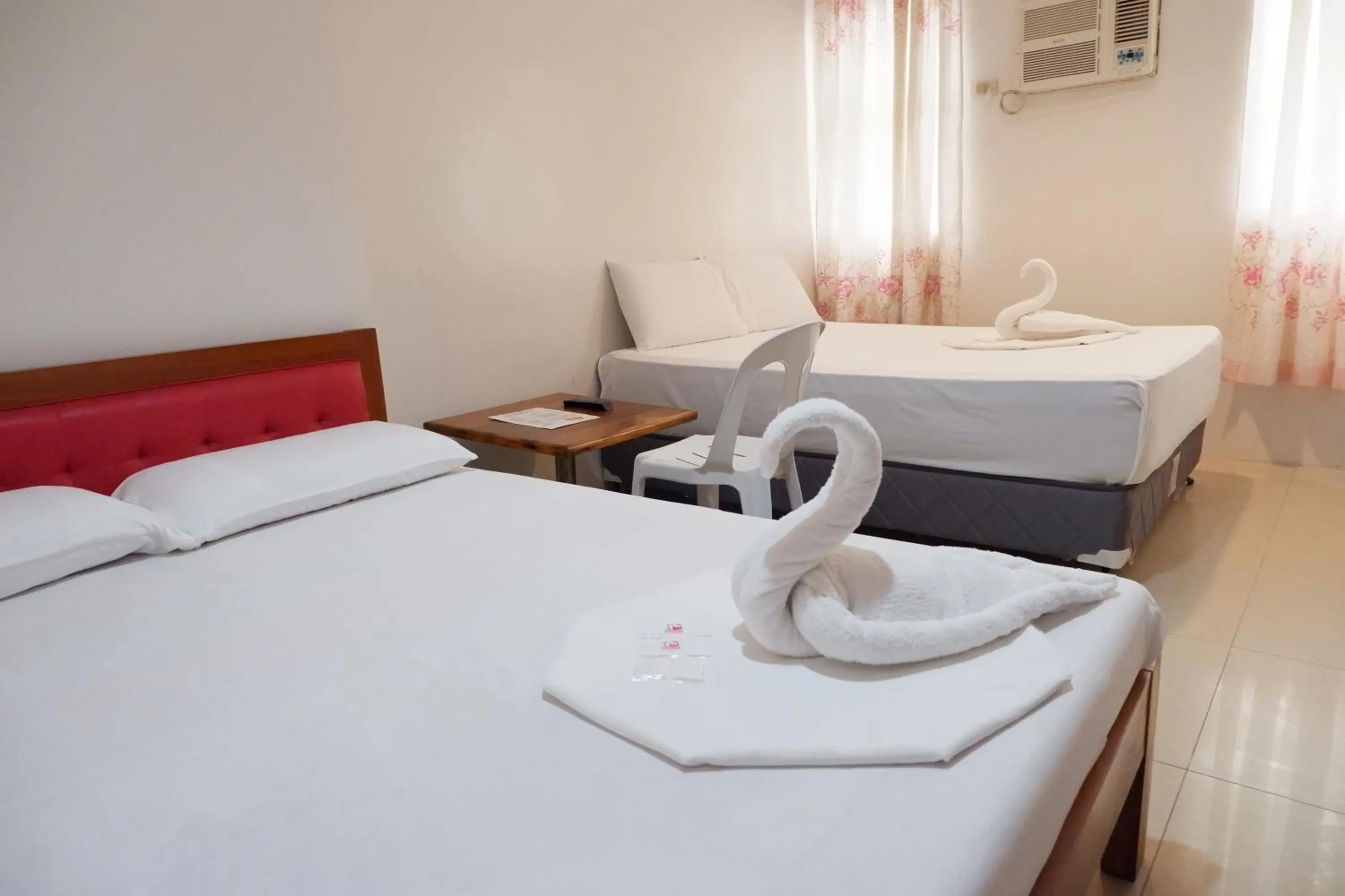 Bed in FB Budgetel Suites