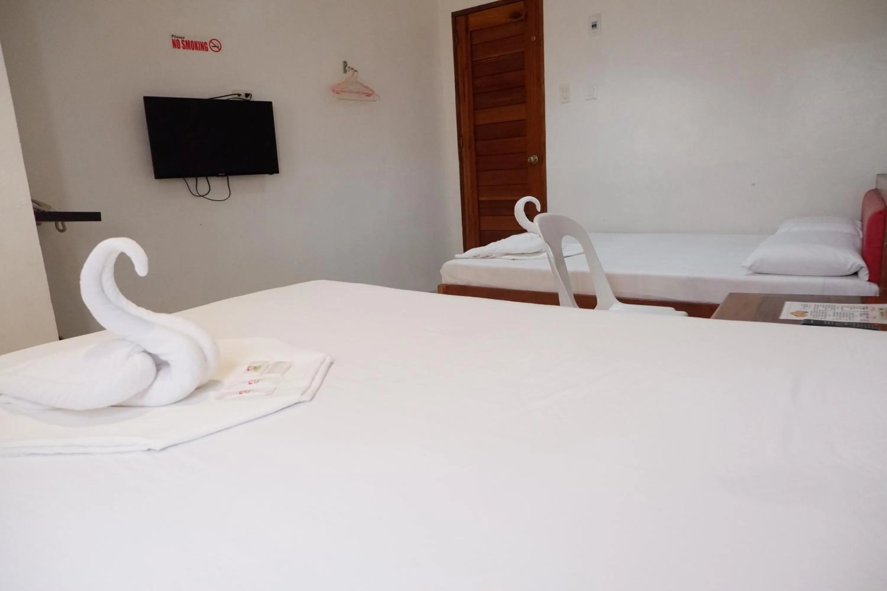 Bed in FB Budgetel Suites