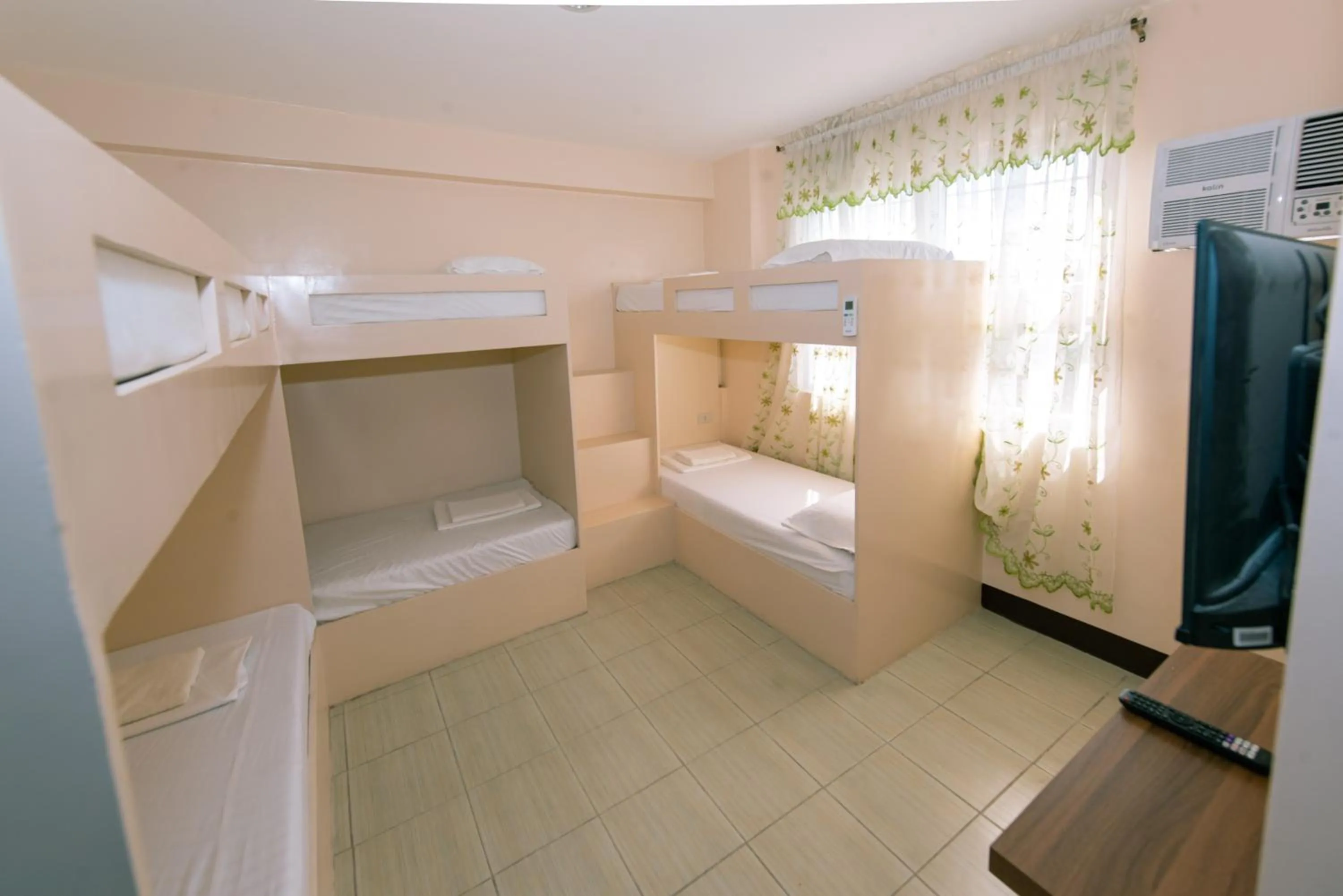 Bed in FB Budgetel Suites