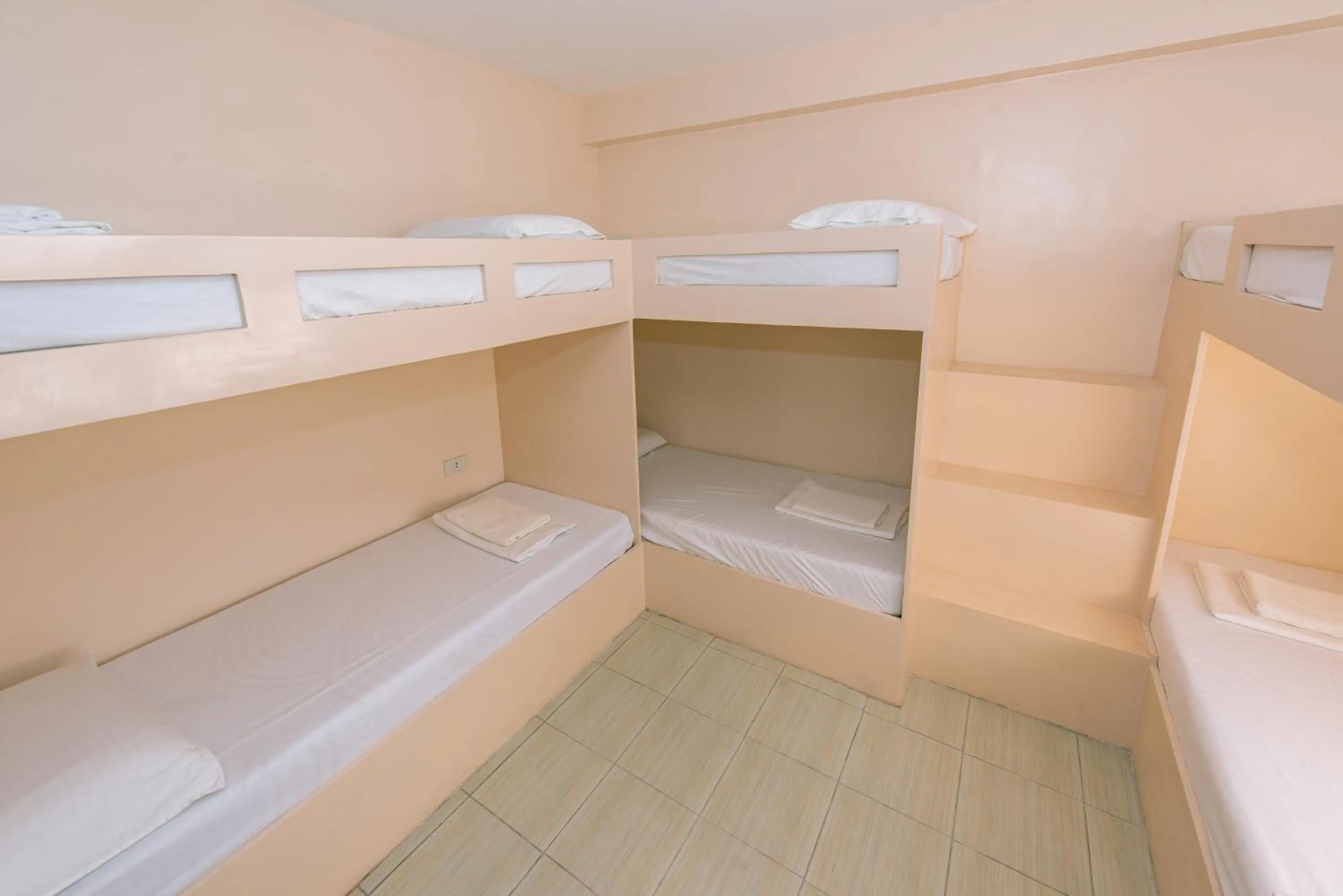 Bed in FB Budgetel Suites