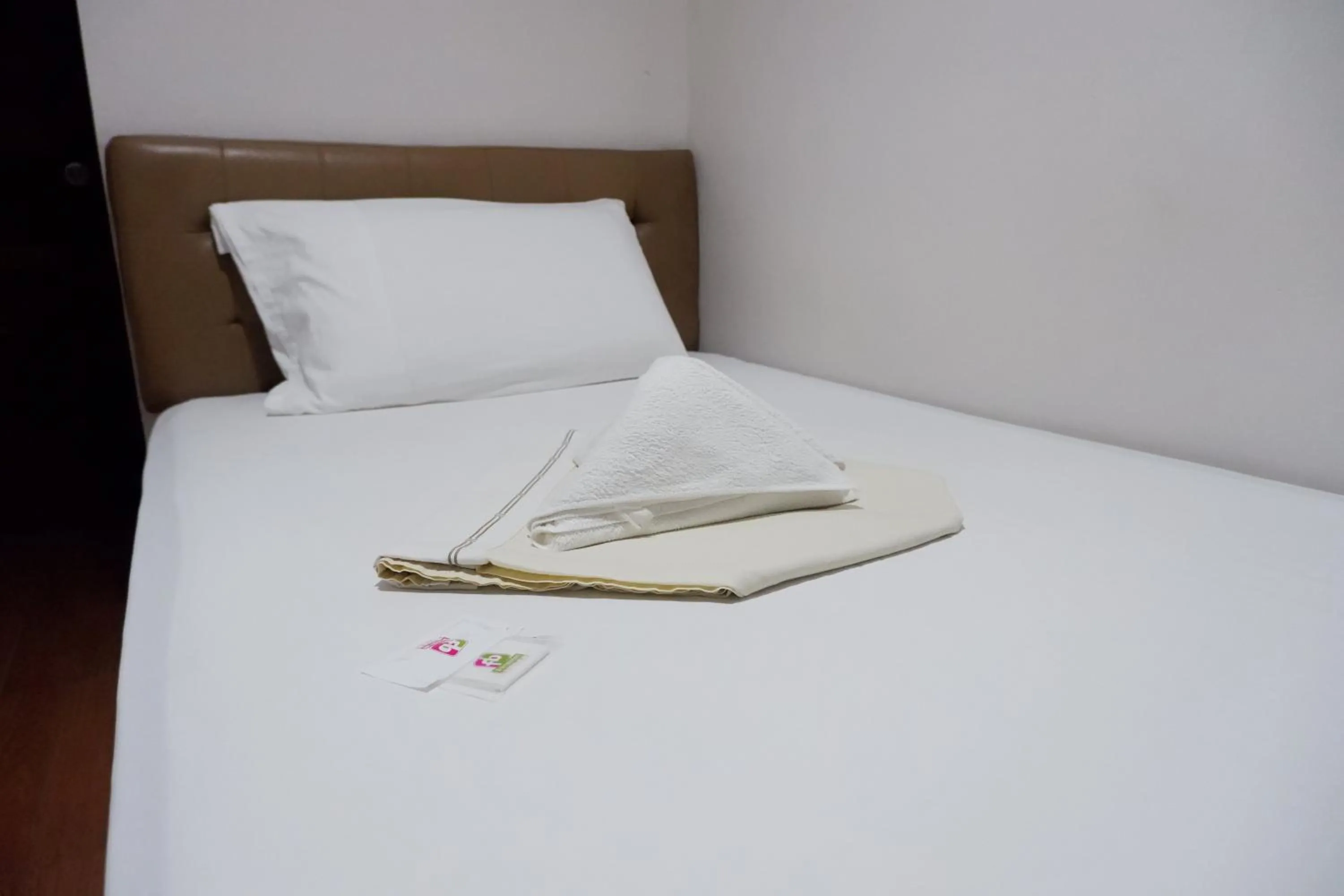 Bed in FB Budgetel Suites