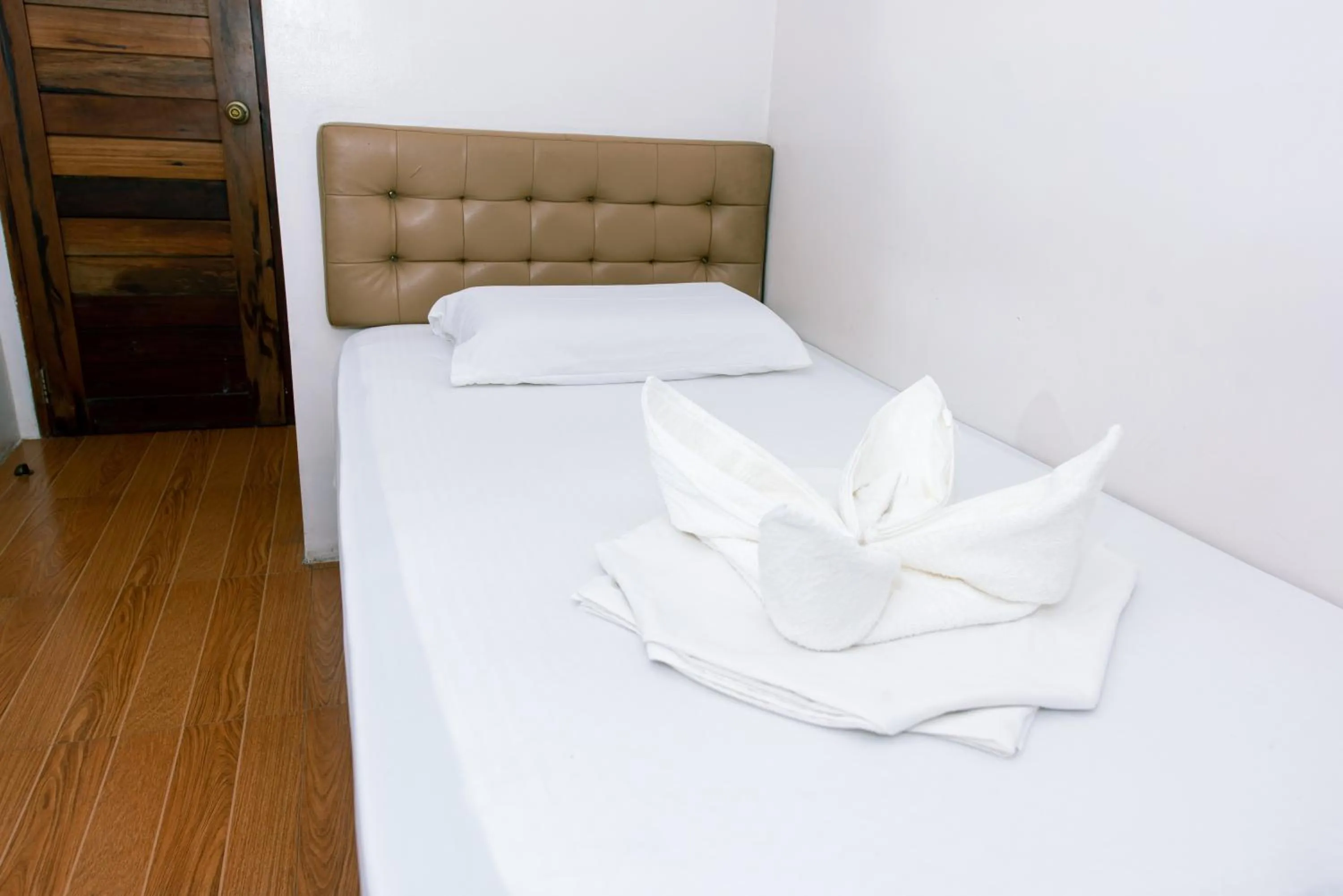 Bed in FB Budgetel Suites