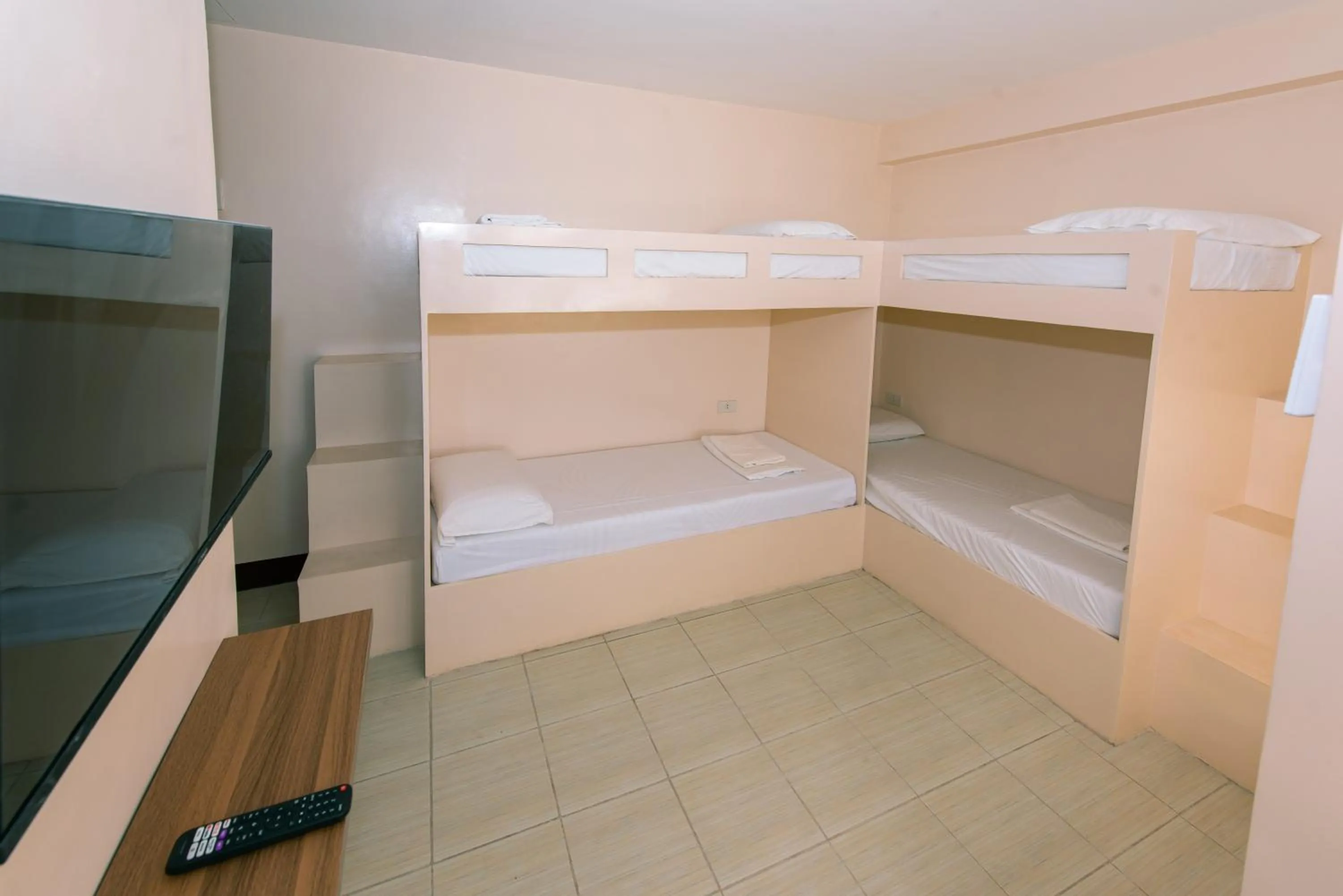 Bed in FB Budgetel Suites