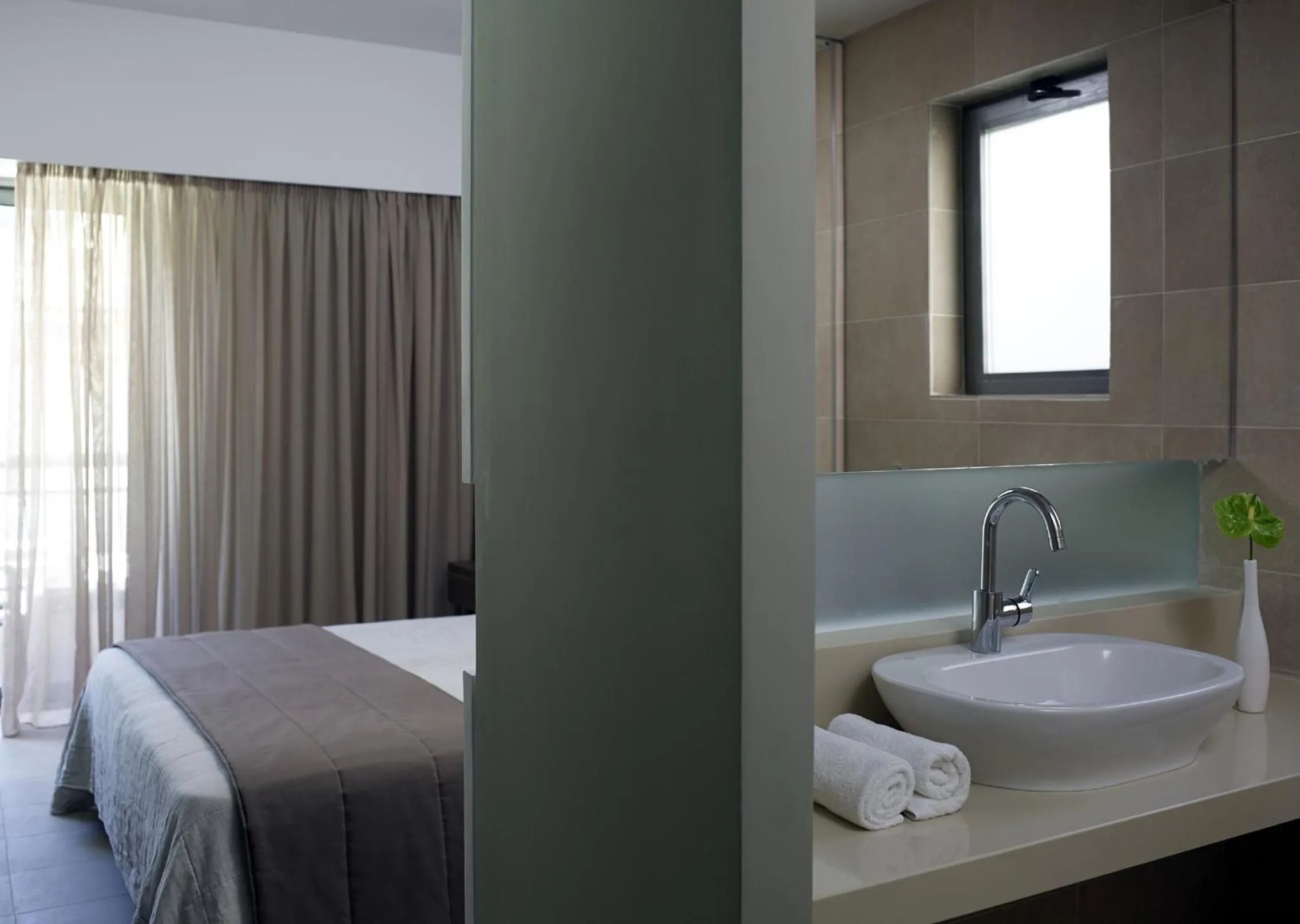 Bathroom, Bed in Angela Downtown Hotel