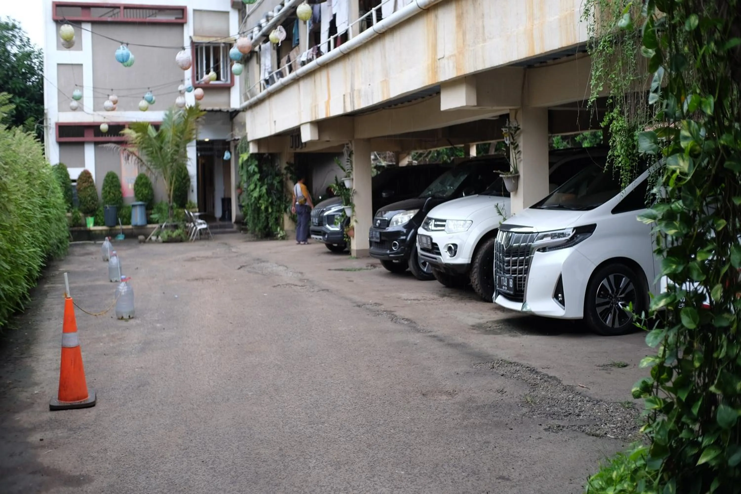 Parking in Pondok Sabaraya Haji Juanda Cikampek Purwakarta