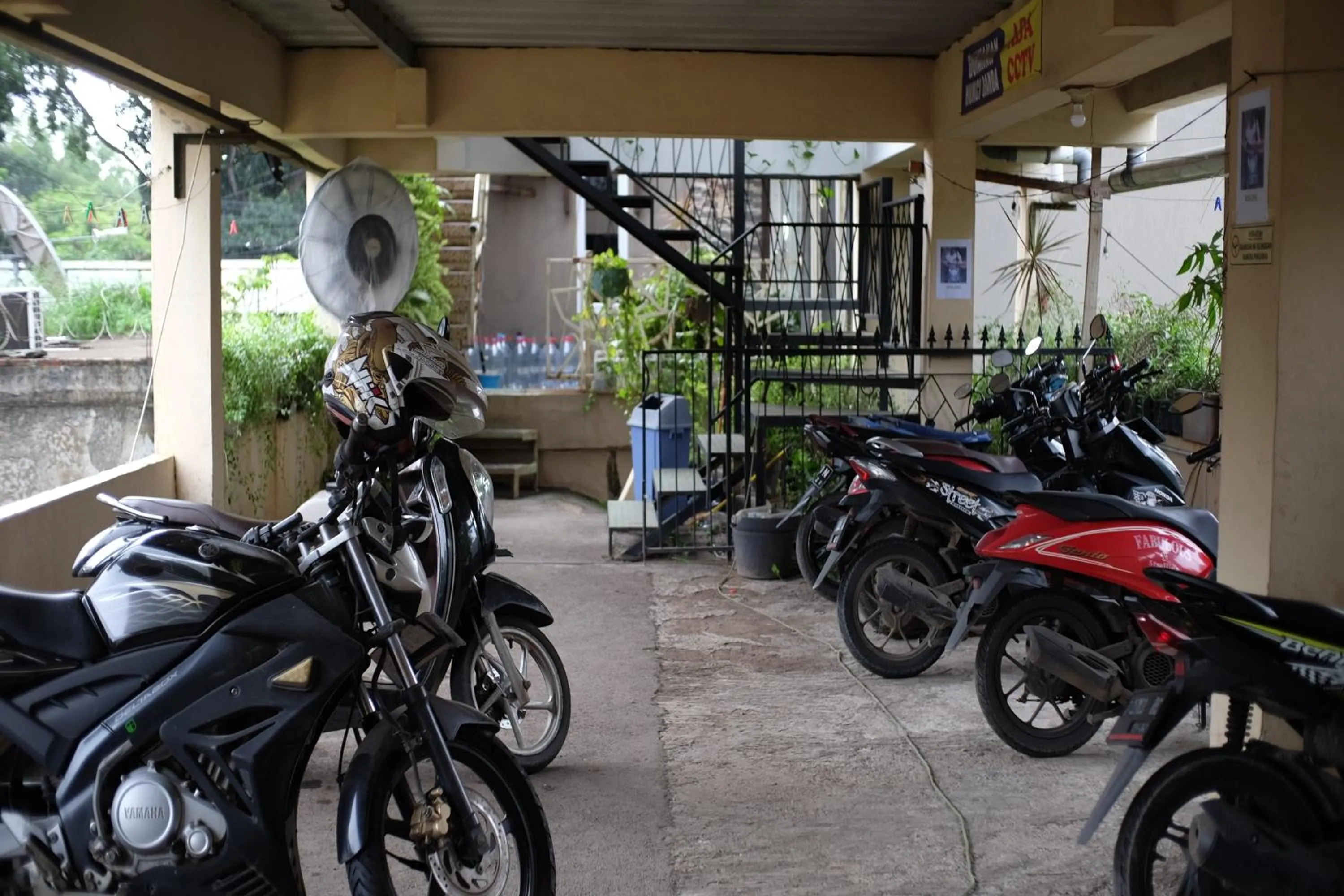 Parking in Pondok Sabaraya Haji Juanda Cikampek Purwakarta