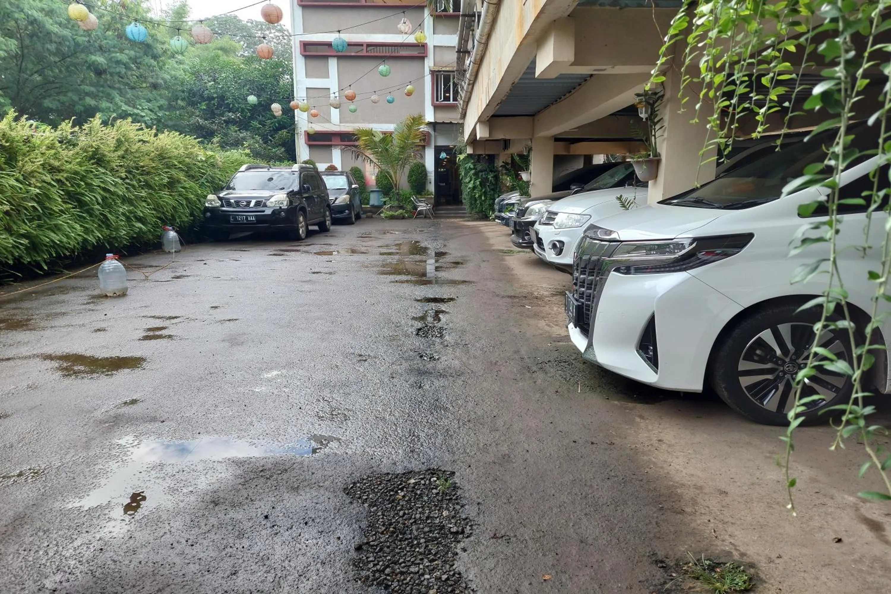 Parking in Pondok Sabaraya Haji Juanda Cikampek Purwakarta
