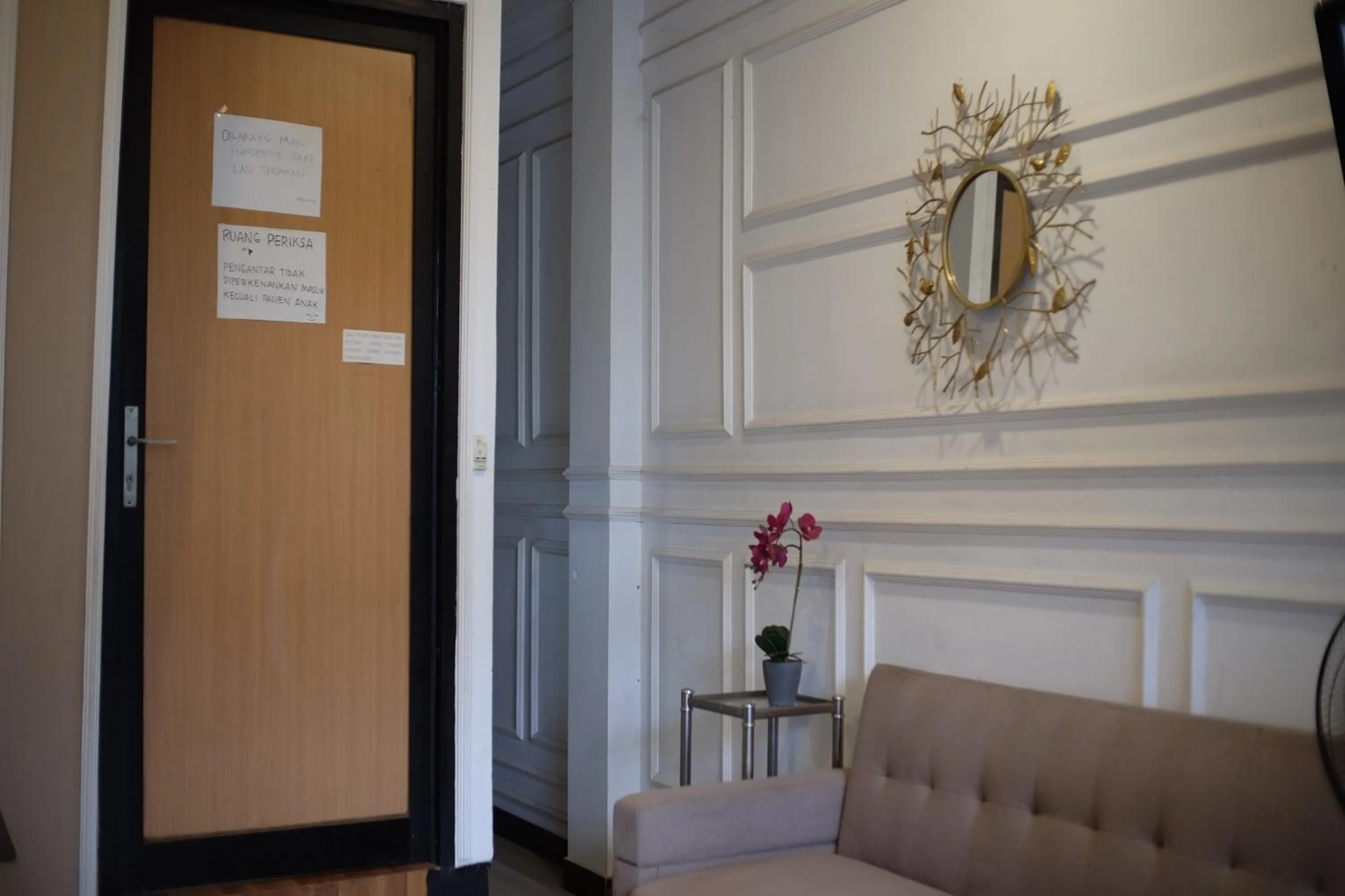 Seating area in Pondok Sabaraya Haji Juanda Cikampek Purwakarta