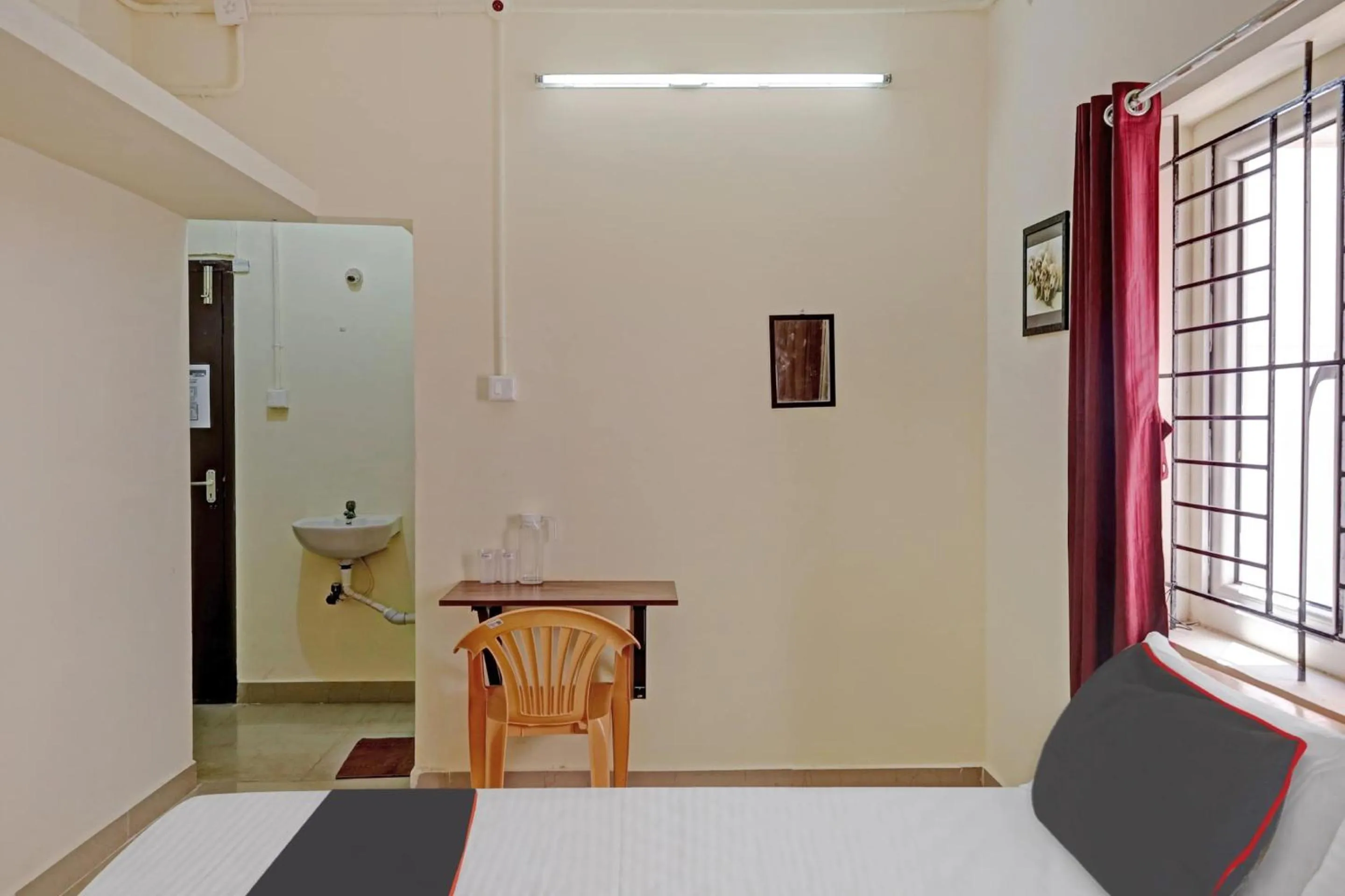 Bedroom in Collection O Orchid Residency Medavakkam