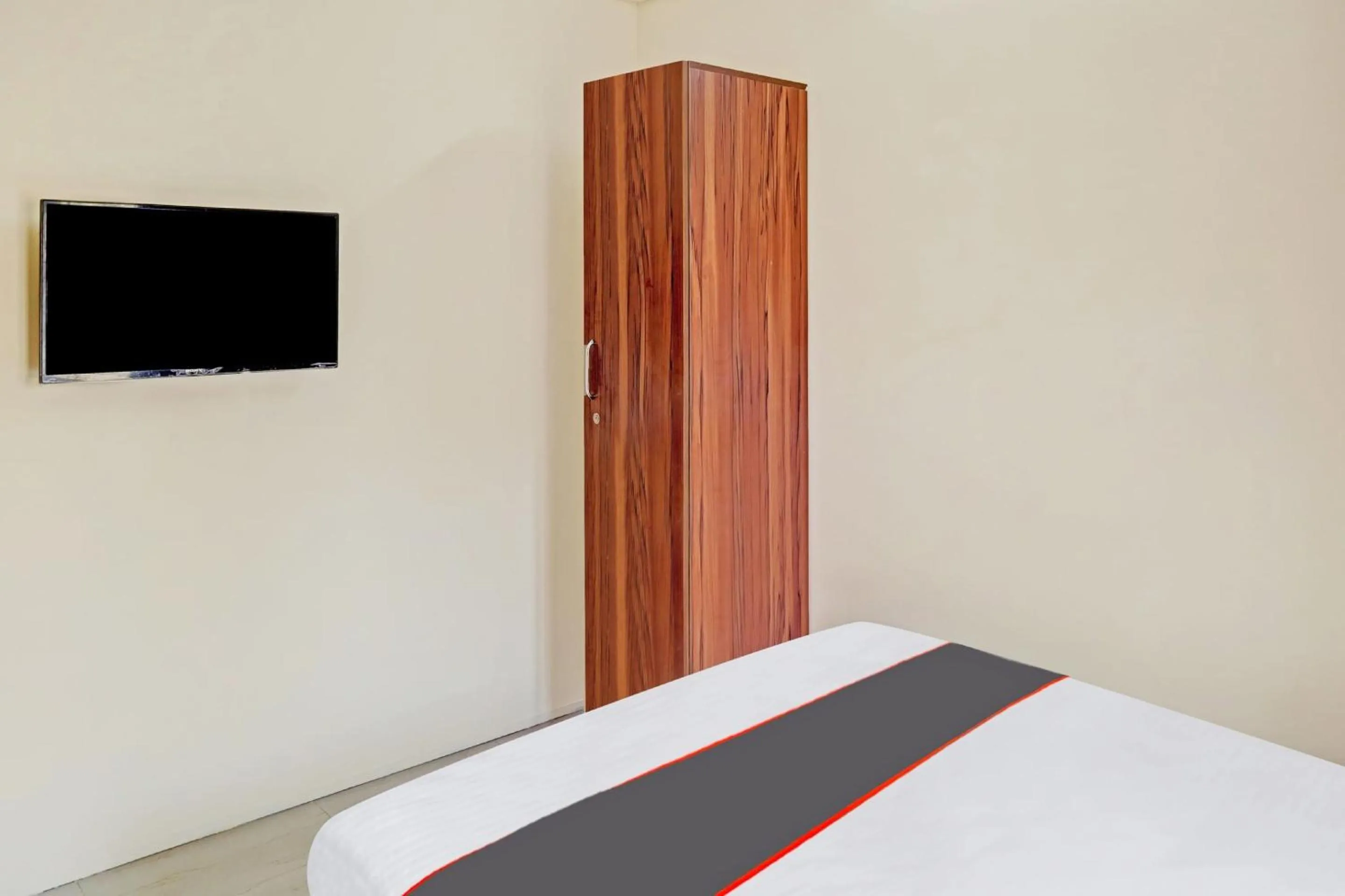 Bedroom, Bed in Collection O Orchid Residency Medavakkam