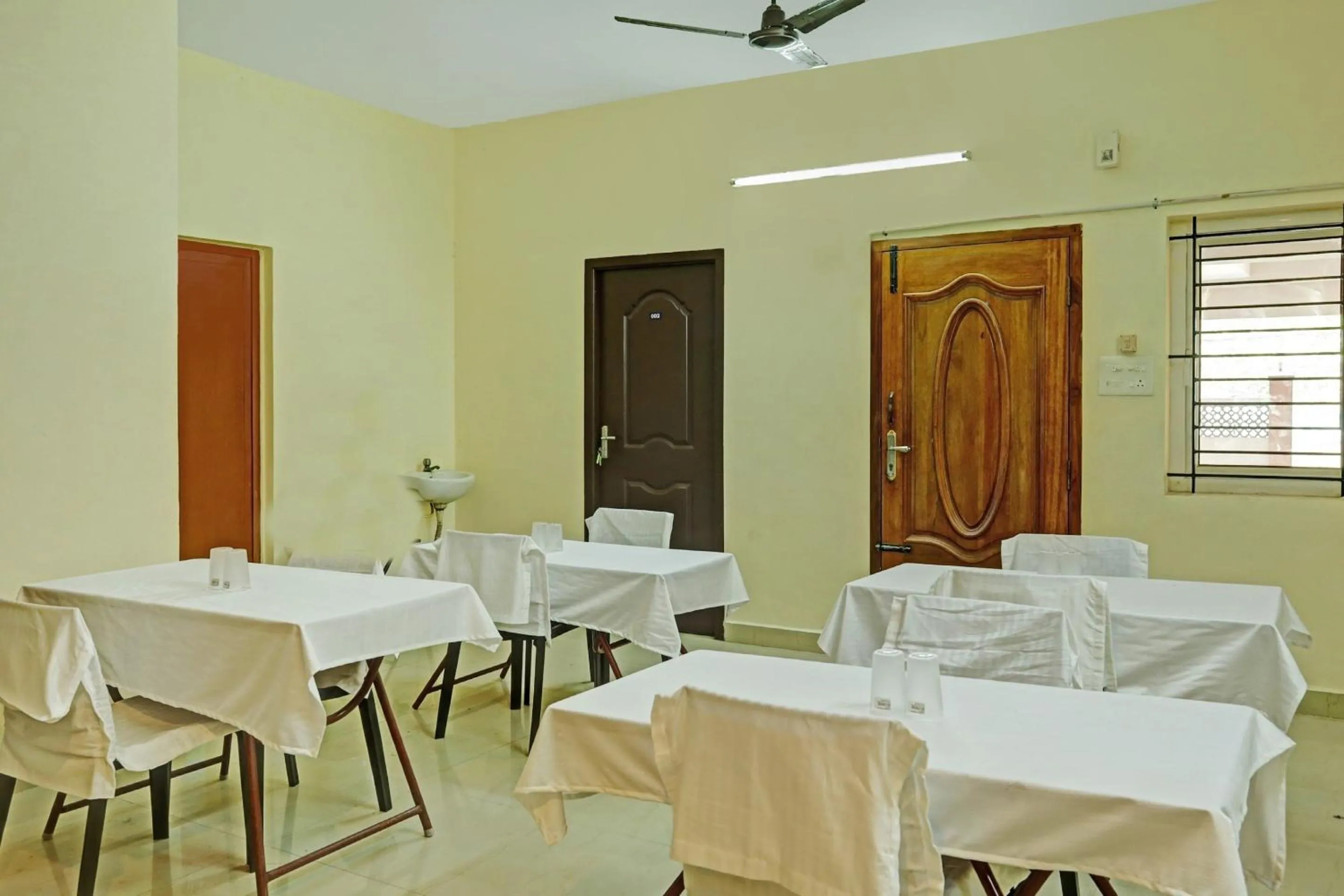 Restaurant/places to eat in Collection O Orchid Residency Medavakkam