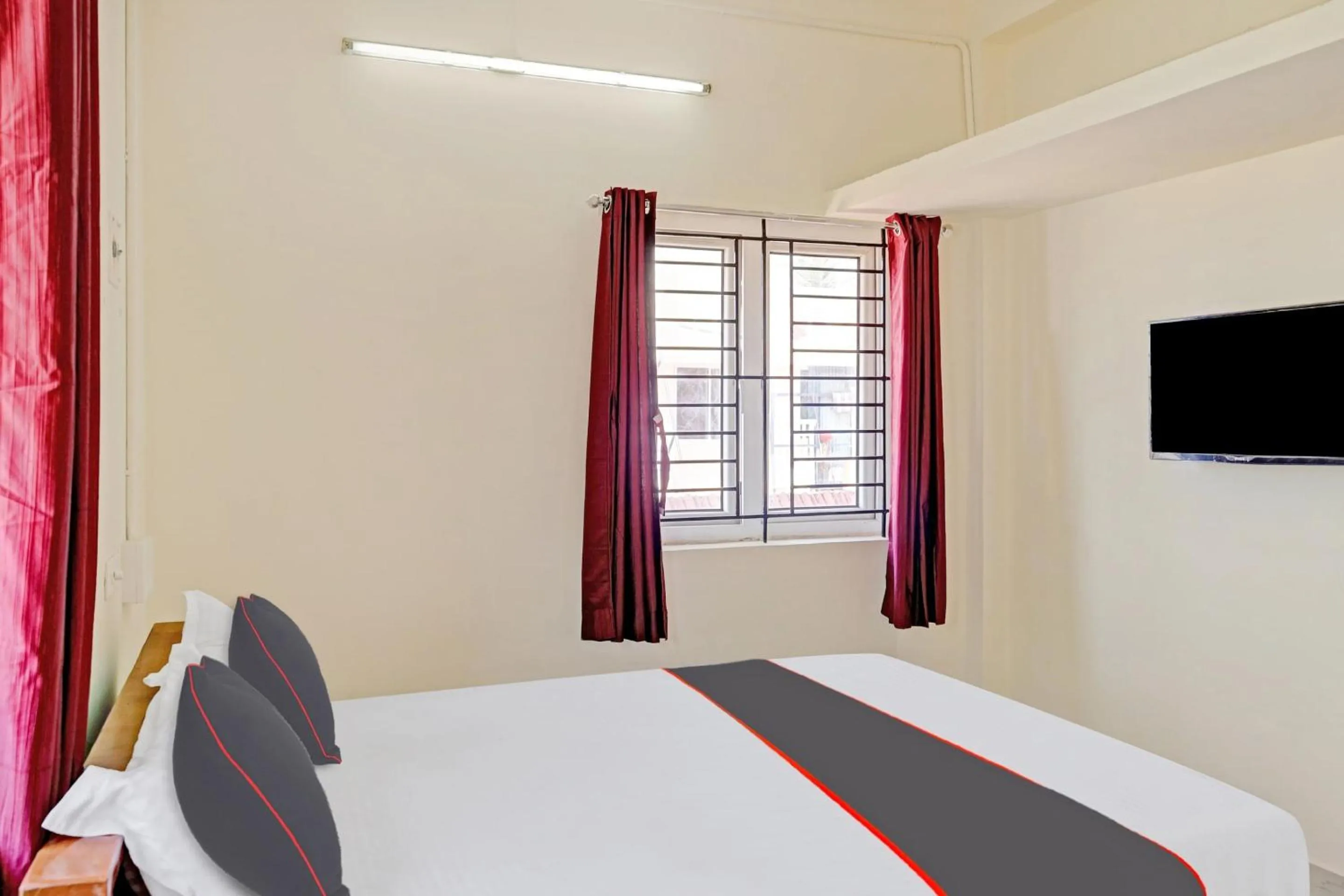 Bedroom, Bed in Collection O Orchid Residency Medavakkam