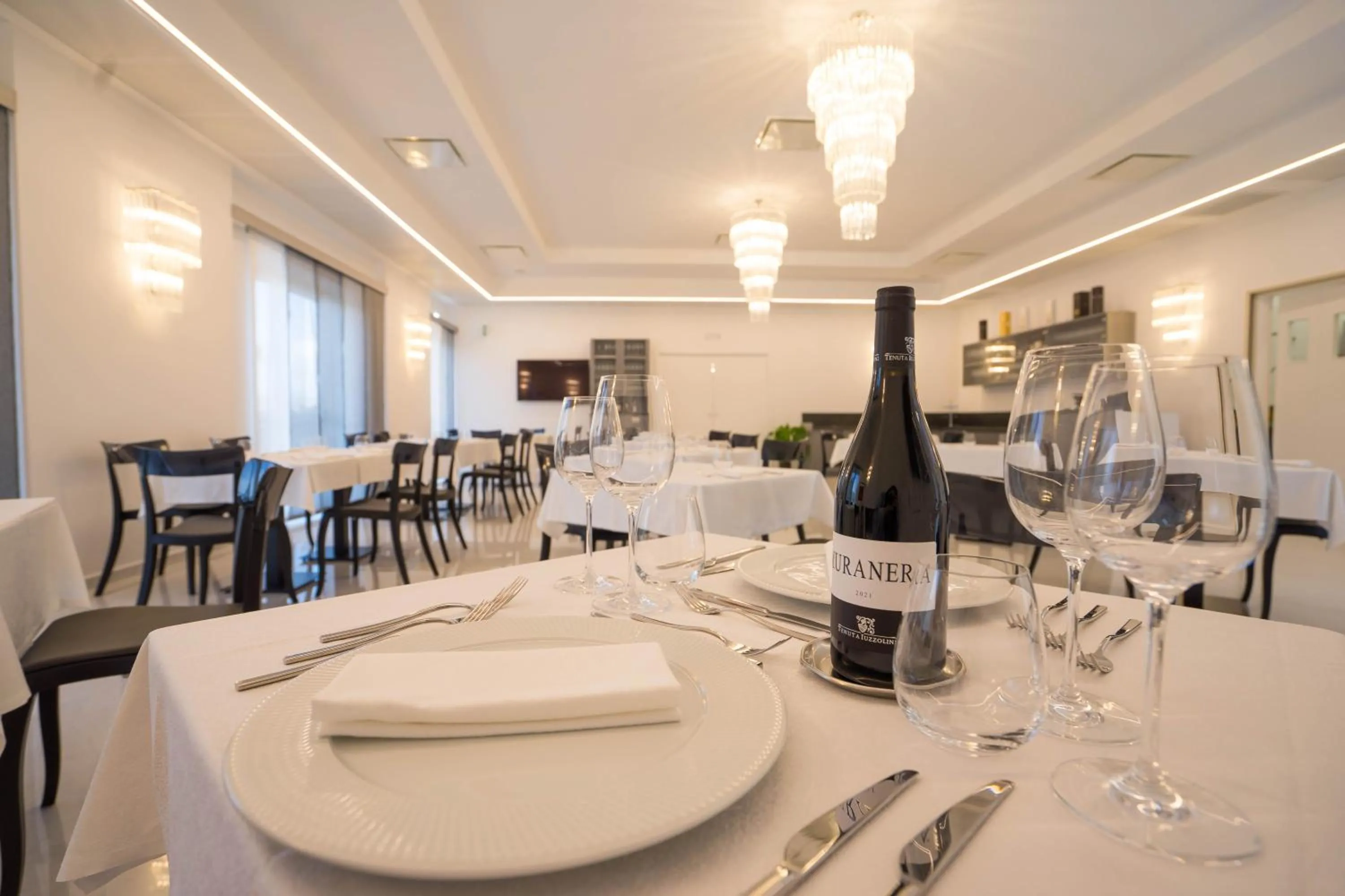 Restaurant/places to eat in PM Hotel