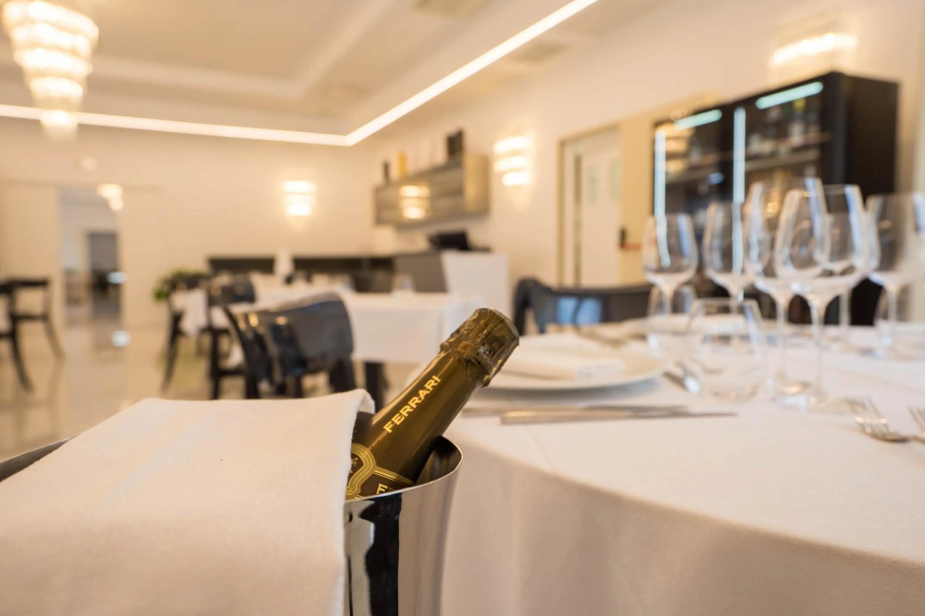 Restaurant/places to eat in PM Hotel