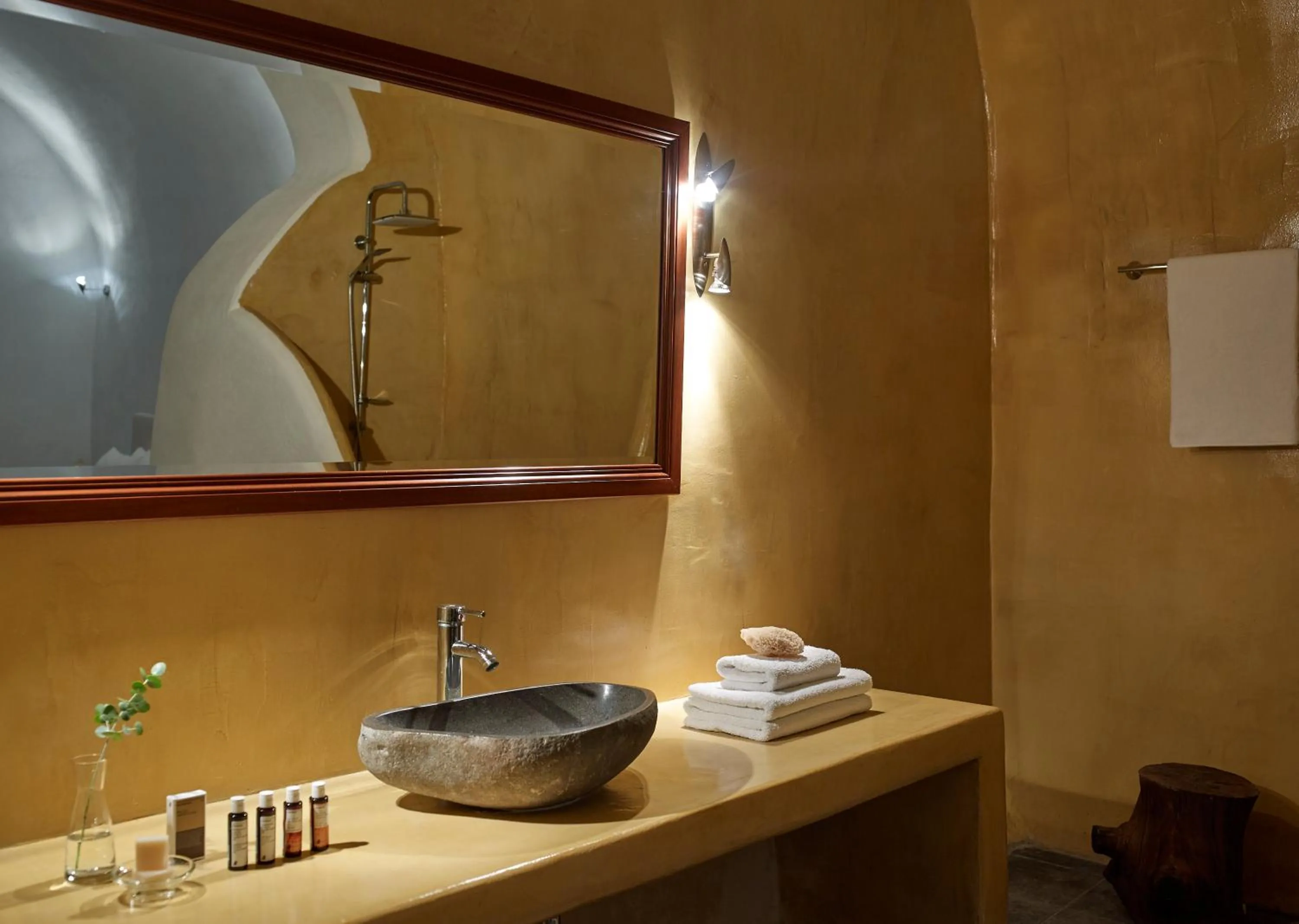 Toilet in Zannos Melathron